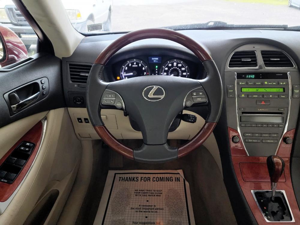2010 Red Lexus ES 350 Sedan (JTHBK1EG7A2) with an 3.5L V6 DOHC 24V engine, 6-Speed Automatic transmission, located at 18001 Kellogg Rd., Saucier, MS, 39574, (228) 832-1441, 0.000000, 0.000000 - Photo #21