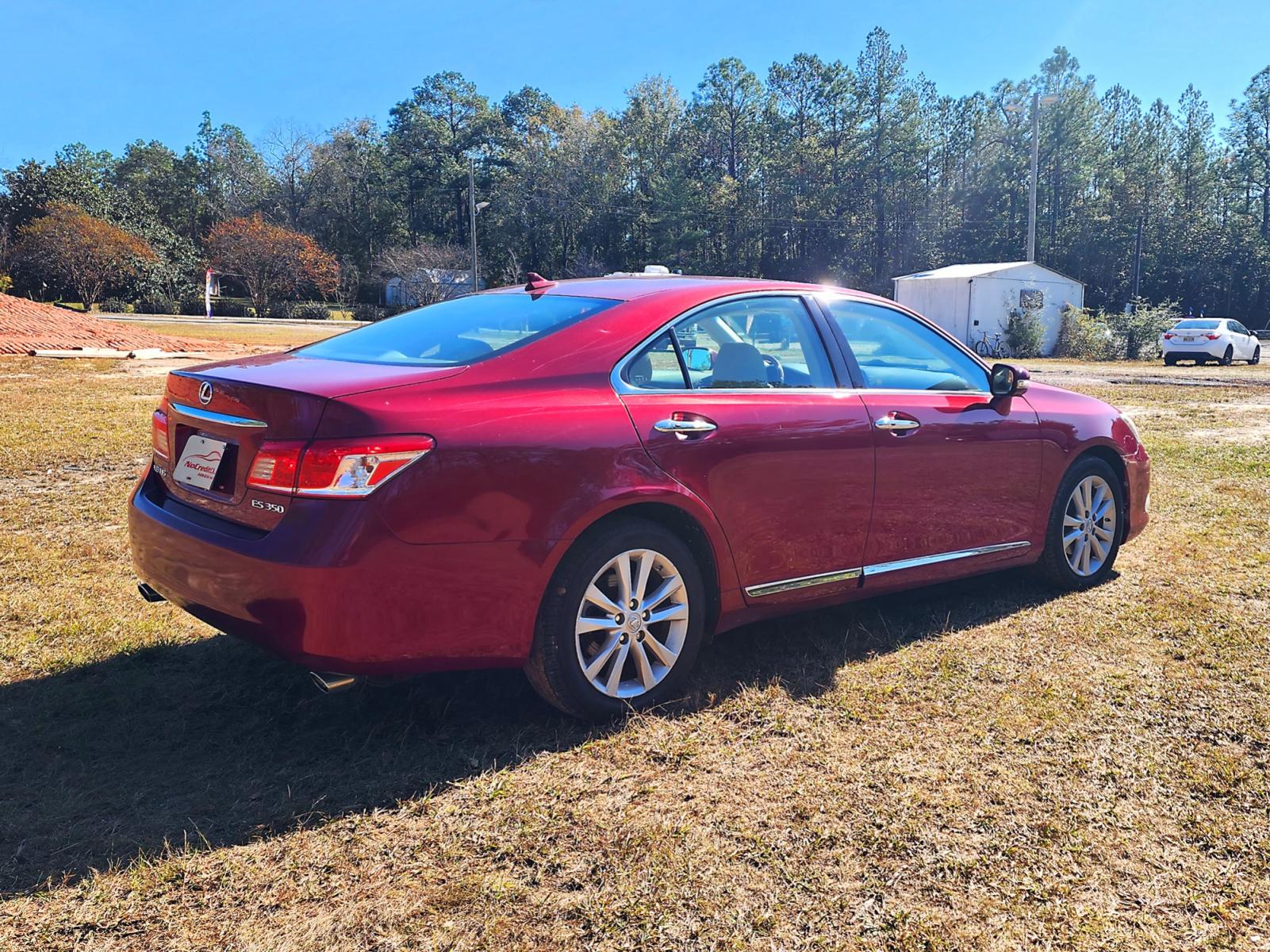 2010 Red Lexus ES 350 Sedan (JTHBK1EG7A2) with an 3.5L V6 DOHC 24V engine, 6-Speed Automatic transmission, located at 18001 Kellogg Rd., Saucier, MS, 39574, (228) 832-1441, 0.000000, 0.000000 - 1-OWNER !! 2010 LEXUS ES350 – LEXUS Strong! - V6! 3.5L DOHC 24V – Runs GREAT - Just Serviced! – CARFAX 1-OWNER Vehicle! – CLEAN CARFAX Vehicle! – AUTOMATIC Transmission – PUSH to START – Ice COLD A/C – Power SUNROOF – AM // FM // - Photo #4