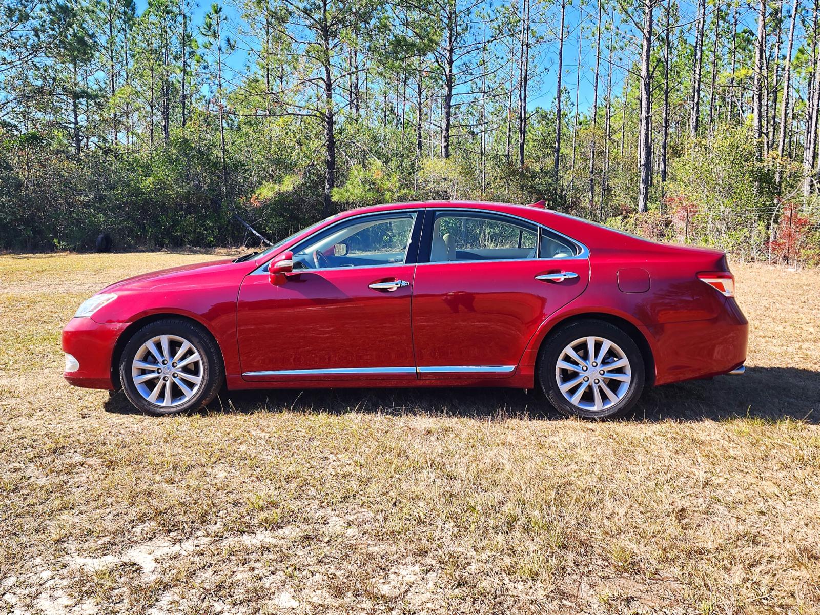 2010 Red Lexus ES 350 Sedan (JTHBK1EG7A2) with an 3.5L V6 DOHC 24V engine, 6-Speed Automatic transmission, located at 18001 Kellogg Rd., Saucier, MS, 39574, (228) 832-1441, 0.000000, 0.000000 - 1-OWNER !! 2010 LEXUS ES350 – LEXUS Strong! - V6! 3.5L DOHC 24V – Runs GREAT - Just Serviced! – CARFAX 1-OWNER Vehicle! – CLEAN CARFAX Vehicle! – AUTOMATIC Transmission – PUSH to START – Ice COLD A/C – Power SUNROOF – AM // FM // - Photo #6