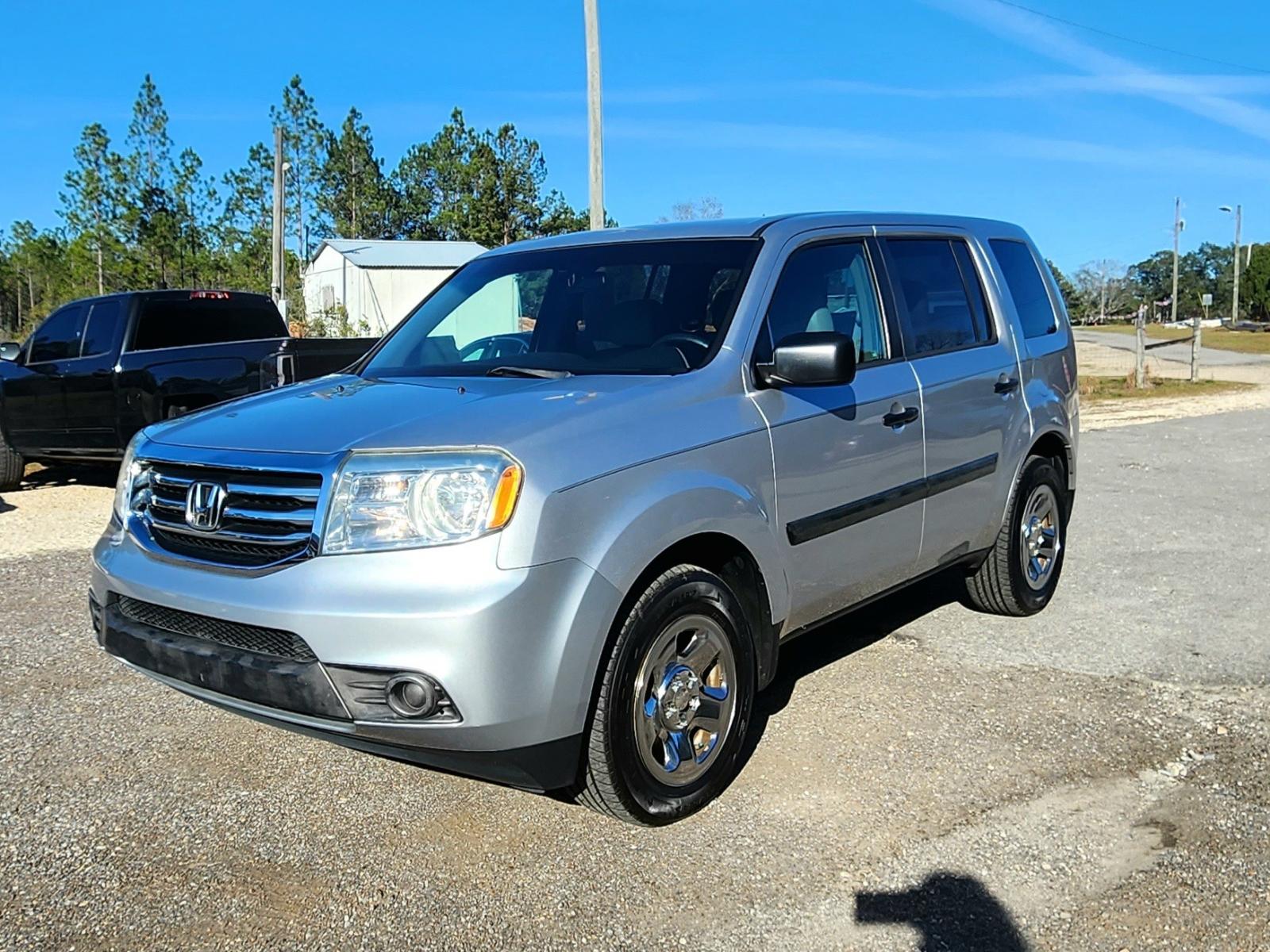 2012 Grey Honda Pilot LX 2WD 5-Spd AT (5FNYF3H2XCB) with an 3.5L V6 SOHC 24V engine, 5-Speed Automatic transmission, located at 18001 Kellogg Rd, Saucier, MS, 39574, (228) 832-1441, 139.421463, -76.641457 - 1-OWNER !! 2012 HONDA PILOT LX – HONDA Strong! - 3.5L V6 SOHC 24V – Runs GREAT - Just Serviced! – CARFAX 1-OWNER Vehicle! – CARFAX Well-Maintained Vehicle! – FUEL SAVER!! est. 30 MPG hwy! – AUTOMATIC Transmission – Ice COLD A/C with Rear Control - Photo #2