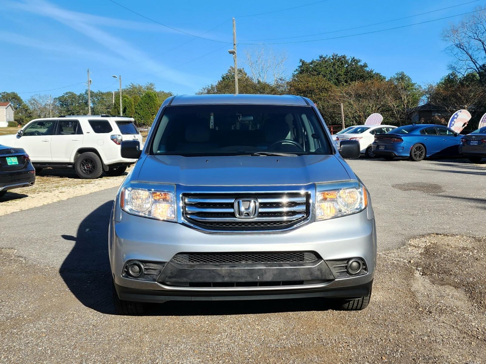 2012 Grey Honda Pilot LX 2WD 5-Spd AT (5FNYF3H2XCB) with an 3.5L V6 SOHC 24V engine, 5-Speed Automatic transmission, located at 18001 Kellogg Rd, Saucier, MS, 39574, (228) 832-1441, 139.421463, -76.641457 - 1-OWNER !! 2012 HONDA PILOT LX – HONDA Strong! - 3.5L V6 SOHC 24V – Runs GREAT - Just Serviced! – CARFAX 1-OWNER Vehicle! – CARFAX Well-Maintained Vehicle! – FUEL SAVER!! est. 30 MPG hwy! – AUTOMATIC Transmission – Ice COLD A/C with Rear Control - Photo #3