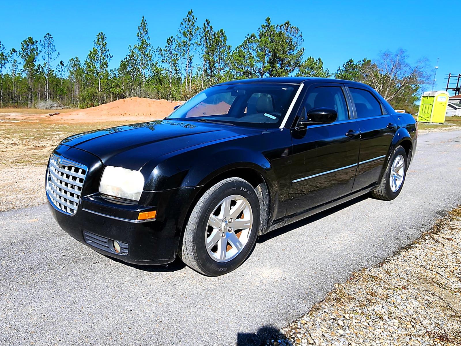 2006 Black Chrysler 300 Touring (2C3KA53G86H) with an 3.5L V6 DOHC 24V engine, 4-Speed Automatic Overdrive transmission, located at 18001 Kellogg Rd., Saucier, MS, 39574, (228) 832-1441, 0.000000, 0.000000 - SUPER SHARP !! 2006 CHRYSLER 300 TOURING – CHRYSLER Strong! - V6! 3.5L DOHC 24V – Runs GREAT - Just Serviced! – AUTOMATIC Transmission – Ice COLD A/C – Power SUNROOF – Premium -AM // FM // CD Stereo – DVD REAR ENTERTAINMENT – CRUISE with - Photo #17