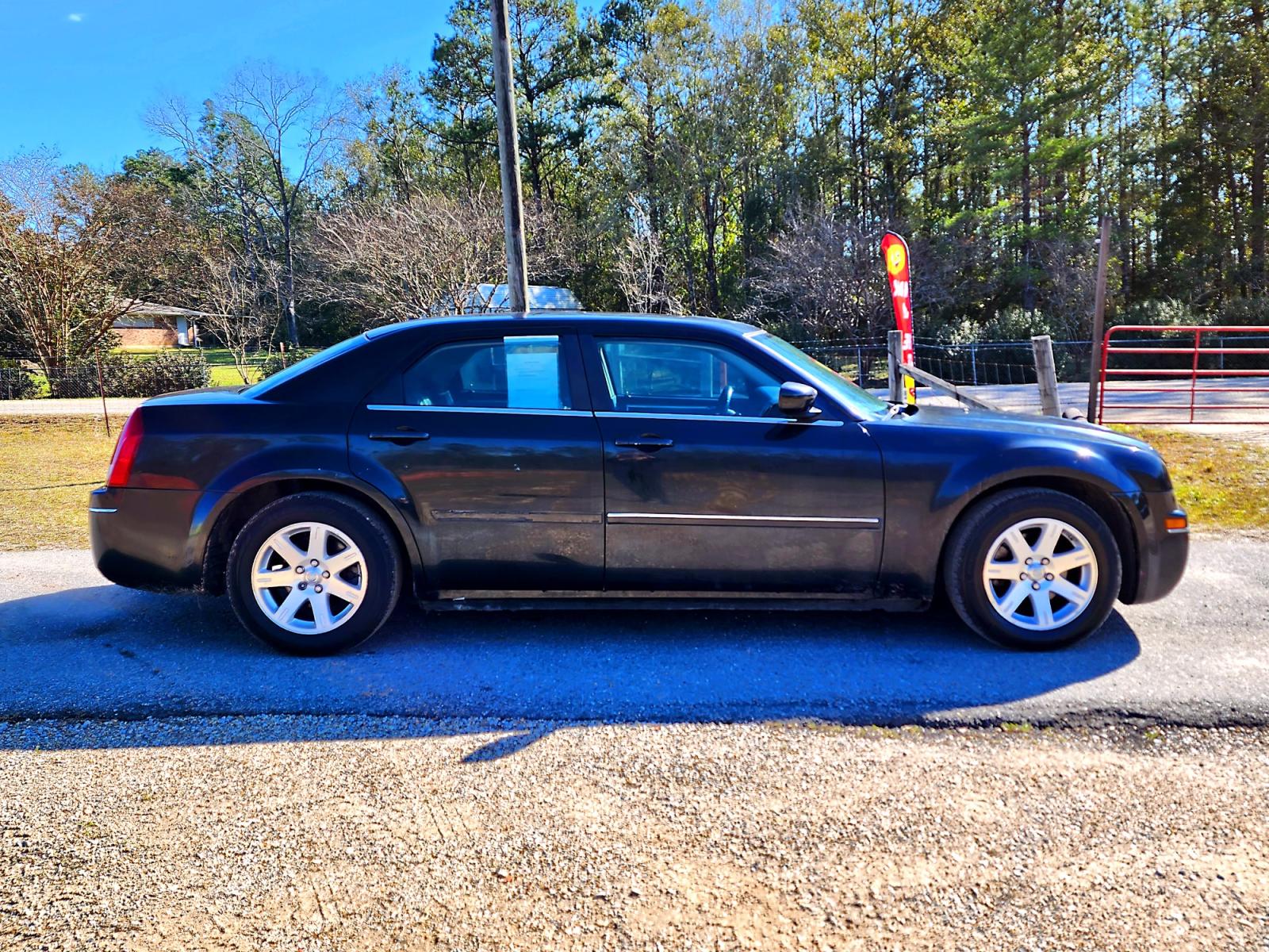 2006 Black Chrysler 300 Touring (2C3KA53G86H) with an 3.5L V6 DOHC 24V engine, 4-Speed Automatic Overdrive transmission, located at 18001 Kellogg Rd., Saucier, MS, 39574, (228) 832-1441, 0.000000, 0.000000 - SUPER SHARP !! 2006 CHRYSLER 300 TOURING – CHRYSLER Strong! - V6! 3.5L DOHC 24V – Runs GREAT - Just Serviced! – AUTOMATIC Transmission – Ice COLD A/C – Power SUNROOF – Premium -AM // FM // CD Stereo – DVD REAR ENTERTAINMENT – CRUISE with - Photo #2