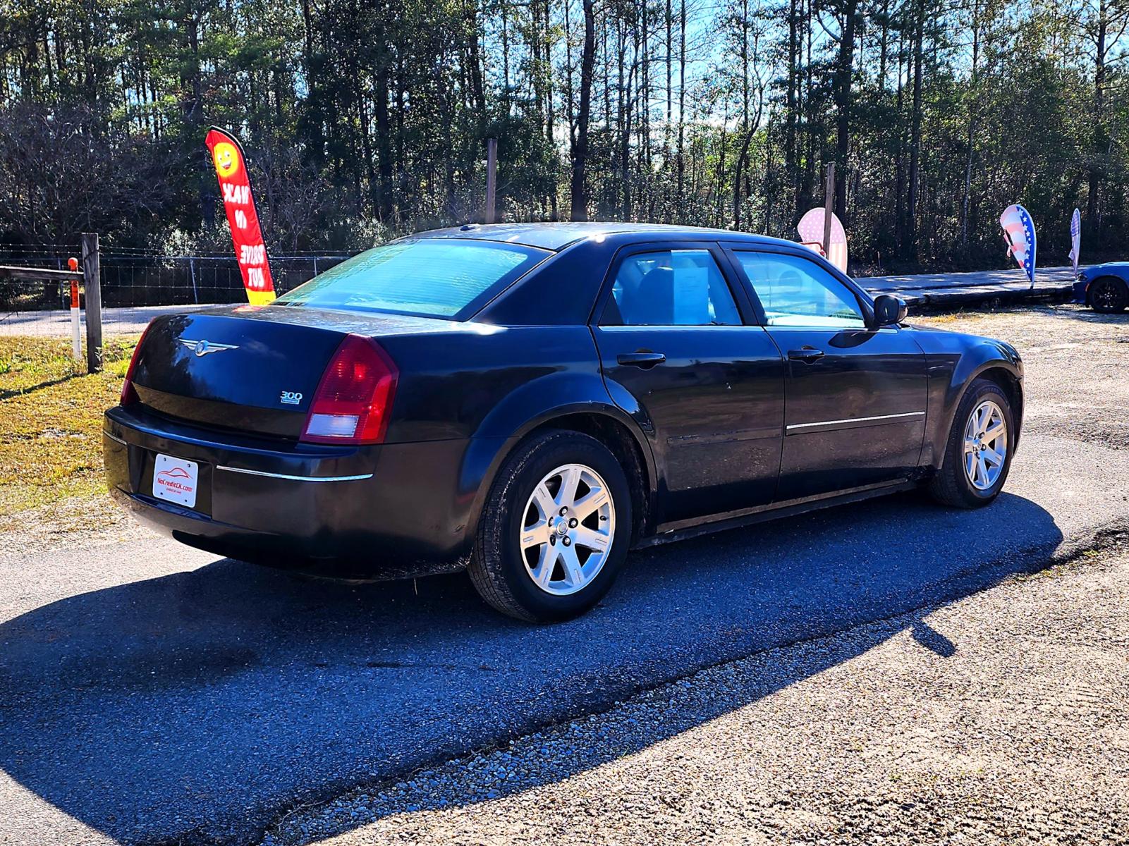 2006 Black Chrysler 300 Touring (2C3KA53G86H) with an 3.5L V6 DOHC 24V engine, 4-Speed Automatic Overdrive transmission, located at 18001 Kellogg Rd., Saucier, MS, 39574, (228) 832-1441, 0.000000, 0.000000 - SUPER SHARP !! 2006 CHRYSLER 300 TOURING – CHRYSLER Strong! - V6! 3.5L DOHC 24V – Runs GREAT - Just Serviced! – AUTOMATIC Transmission – Ice COLD A/C – Power SUNROOF – Premium -AM // FM // CD Stereo – DVD REAR ENTERTAINMENT – CRUISE with - Photo #3
