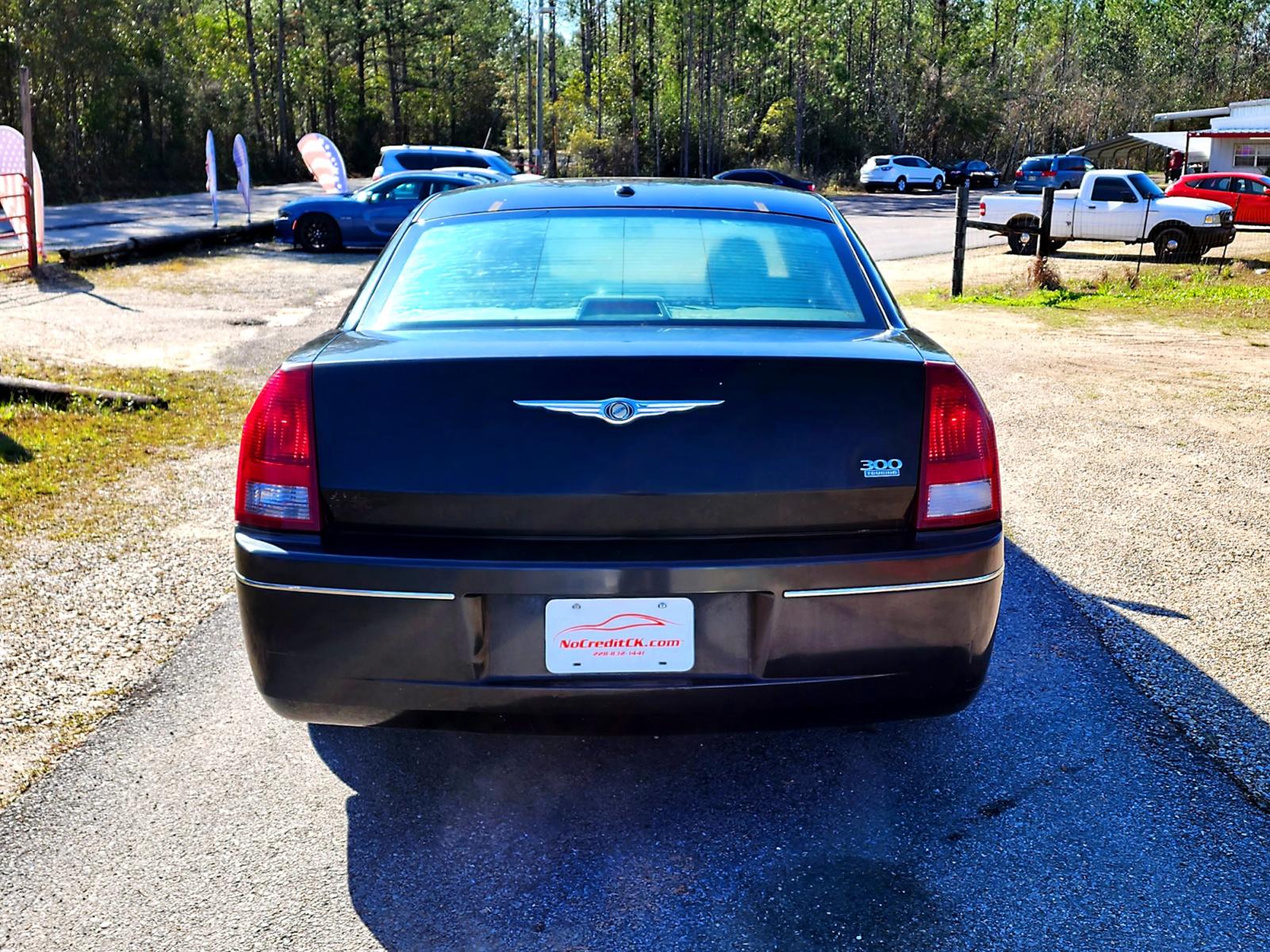 2006 Black Chrysler 300 Touring (2C3KA53G86H) with an 3.5L V6 DOHC 24V engine, 4-Speed Automatic Overdrive transmission, located at 18001 Kellogg Rd., Saucier, MS, 39574, (228) 832-1441, 0.000000, 0.000000 - SUPER SHARP !! 2006 CHRYSLER 300 TOURING – CHRYSLER Strong! - V6! 3.5L DOHC 24V – Runs GREAT - Just Serviced! – AUTOMATIC Transmission – Ice COLD A/C – Power SUNROOF – Premium -AM // FM // CD Stereo – DVD REAR ENTERTAINMENT – CRUISE with - Photo #4