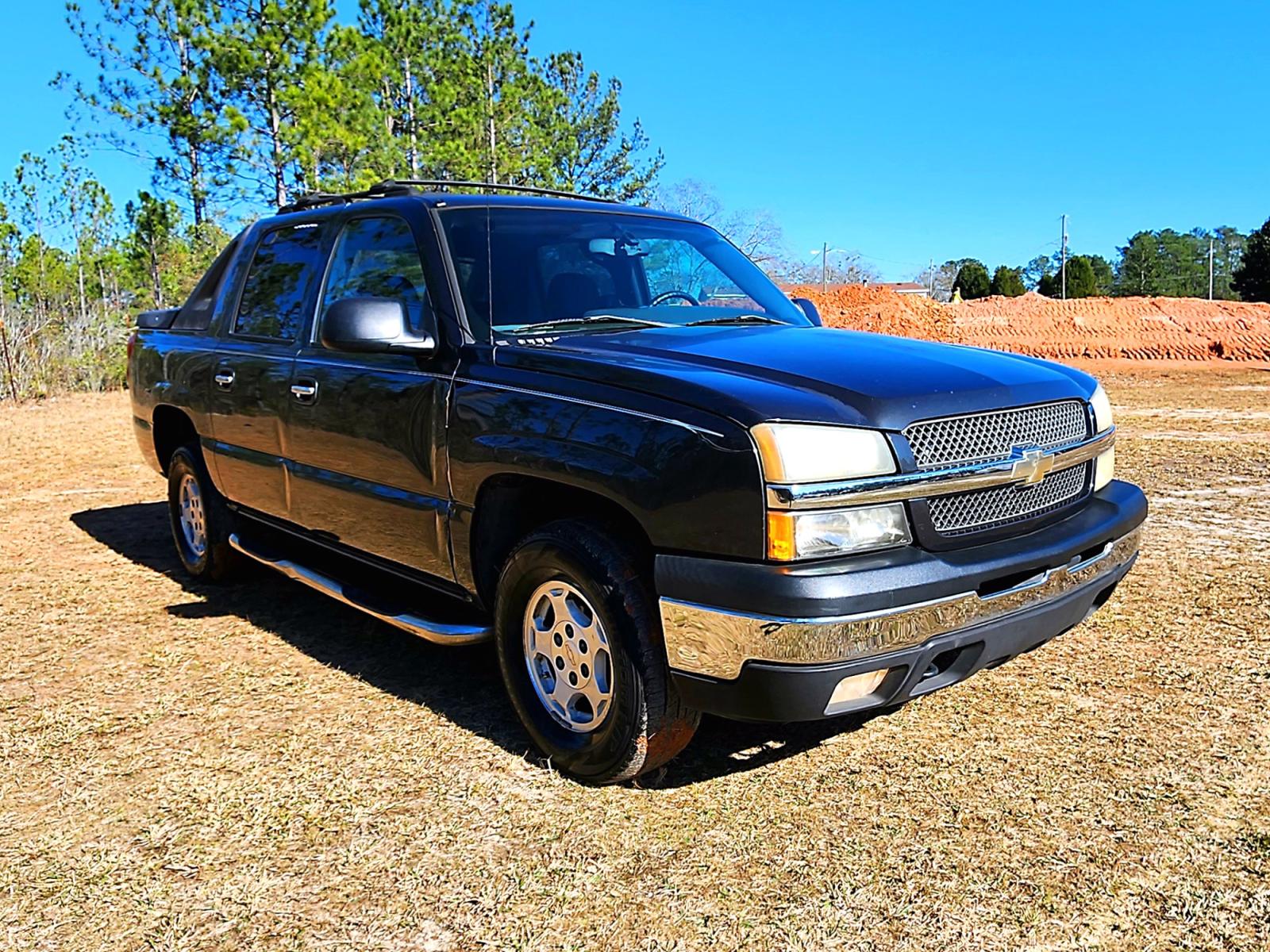 2004 Black Chevrolet Avalanche 1500 2WD (3GNEC12T14G) with an 5.3L V8 OHV 16V engine, 4-Speed Automatic Overdrive transmission, located at 18001 Kellogg Rd., Saucier, MS, 39574, (228) 832-1441, 0.000000, 0.000000 - GREAT VALUE !! 2004 CHEVROLET AVALANCHE 1500 – CHEVROLET Strong! - V8! 5.3L OHV 16V – Runs GREAT - Just Serviced! – CARFAX 2-OWNER Vehicle – CARFAX GREAT-VALUE Vehicle! – AUTOMATIC Transmission – Ice COLD A/C – Aftermarket -AM // FM // CD // AU - Photo #1