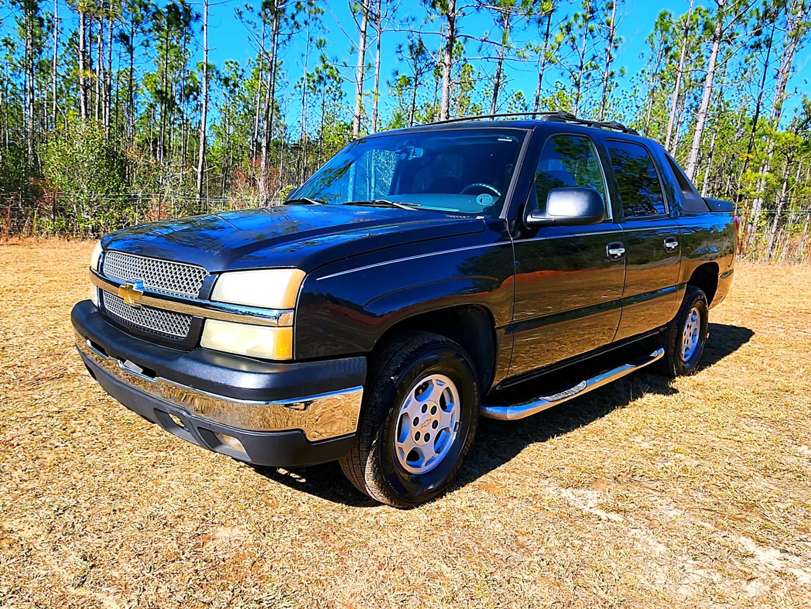 2004 Black Chevrolet Avalanche 1500 2WD (3GNEC12T14G) with an 5.3L V8 OHV 16V engine, 4-Speed Automatic Overdrive transmission, located at 18001 Kellogg Rd., Saucier, MS, 39574, (228) 832-1441, 0.000000, 0.000000 - GREAT VALUE !! 2004 CHEVROLET AVALANCHE 1500 – CHEVROLET Strong! - V8! 5.3L OHV 16V – Runs GREAT - Just Serviced! – CARFAX 2-OWNER Vehicle – CARFAX GREAT-VALUE Vehicle! – AUTOMATIC Transmission – Ice COLD A/C – Aftermarket -AM // FM // CD // AU - Photo #19