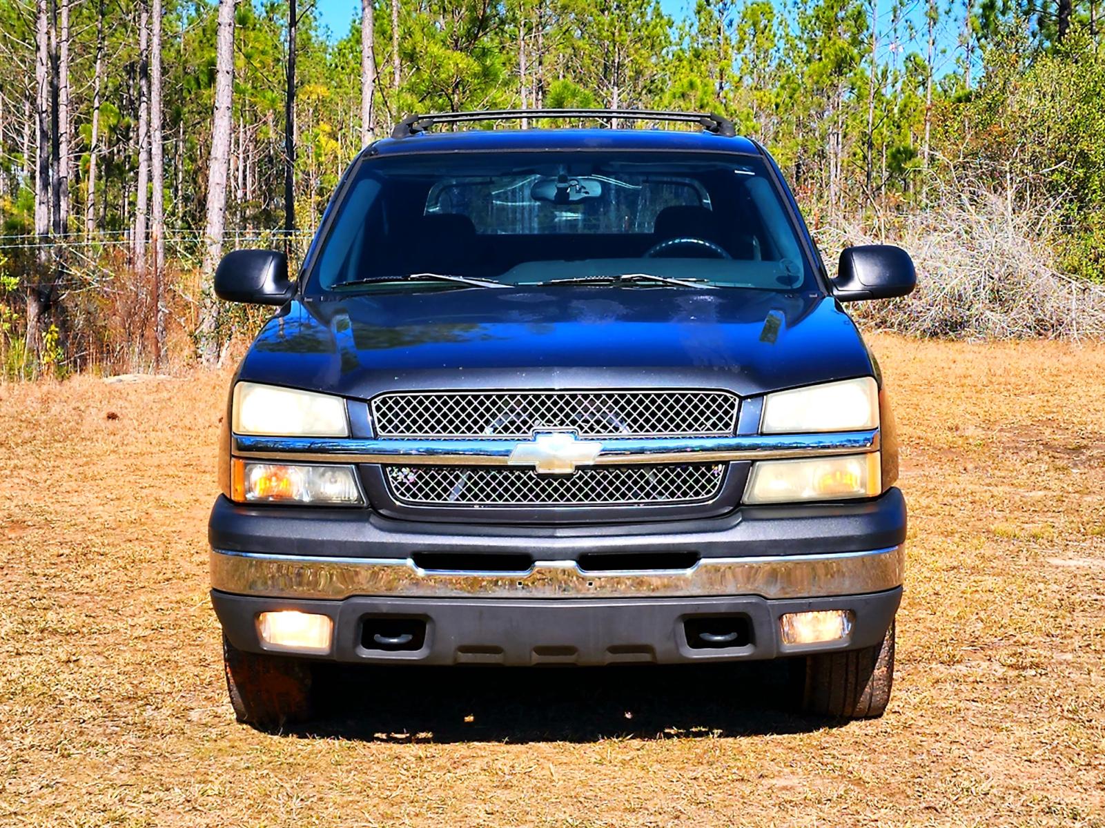 2004 Black Chevrolet Avalanche 1500 2WD (3GNEC12T14G) with an 5.3L V8 OHV 16V engine, 4-Speed Automatic Overdrive transmission, located at 18001 Kellogg Rd., Saucier, MS, 39574, (228) 832-1441, 0.000000, 0.000000 - GREAT VALUE !! 2004 CHEVROLET AVALANCHE 1500 – CHEVROLET Strong! - V8! 5.3L OHV 16V – Runs GREAT - Just Serviced! – CARFAX 2-OWNER Vehicle – CARFAX GREAT-VALUE Vehicle! – AUTOMATIC Transmission – Ice COLD A/C – Aftermarket -AM // FM // CD // AU - Photo #6