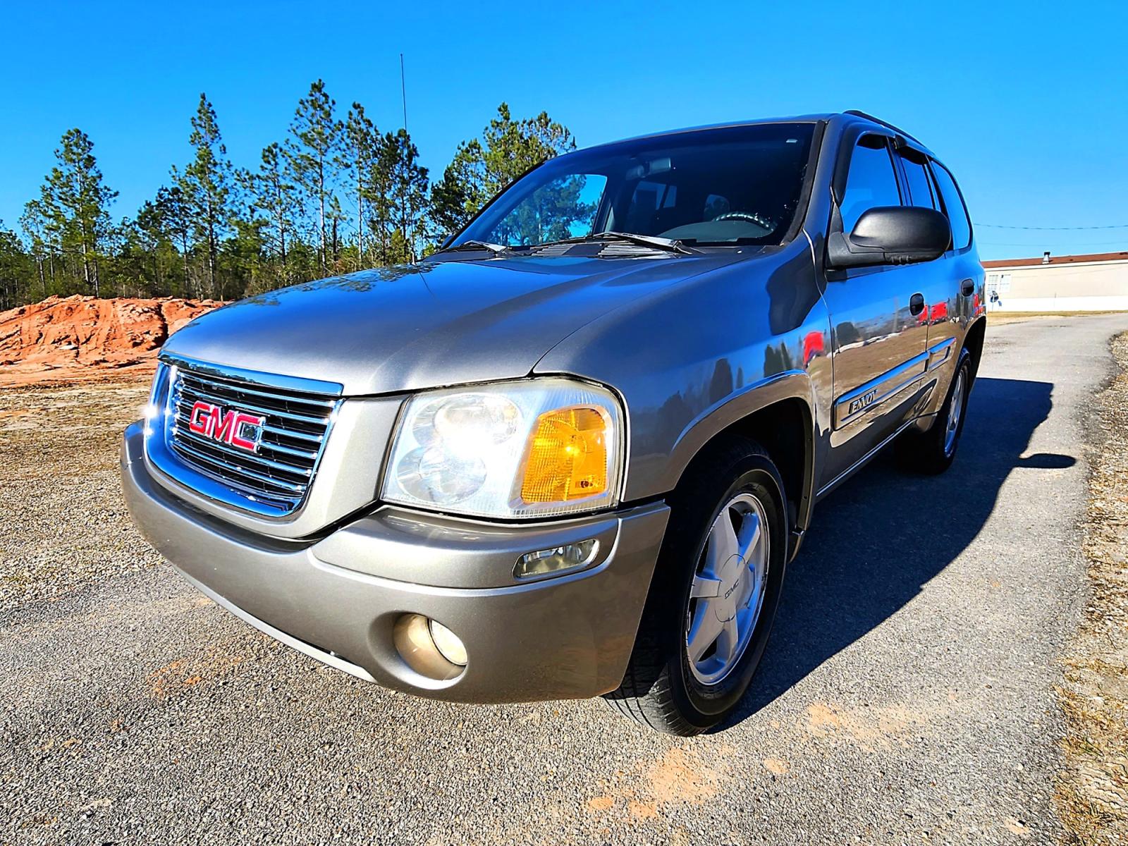 2003 Grey GMC Envoy SLE 2WD (1GKDS13S232) with an 4.2L L6 DOHC 24V engine, 4-Speed Automatic Overdrive transmission, located at 18001 Kellogg Rd., Saucier, MS, 39574, (228) 832-1441, 0.000000, 0.000000 - SUPER SHARP !! 2003 GMC ENVOY SLE – GMC Strong! - 4.2L DOHC 24V – Runs GREAT - Just Serviced! – Only 85k Miles – AUTOMATIC Transmission – Ice COLD A/C with Rear Controls – Power SUNROOF – AM // FM // CD Stereo – ON-STAR Equipped – - Photo #1