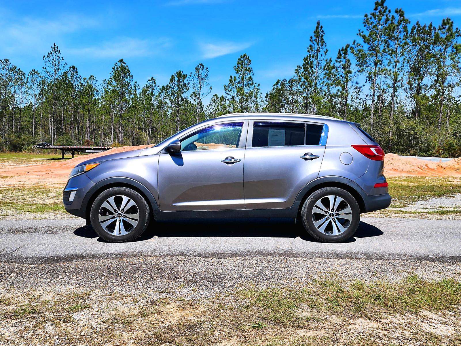 2012 Silver Kia Sportage EX FWD (KNDPC3A21C7) with an 2.4L V6 DOHC 24V engine, 6-Speed Automatic transmission, located at 18001 Kellogg Rd, Saucier, MS, 39574, (228) 832-1441, 139.421463, -76.641457 - Photo #2
