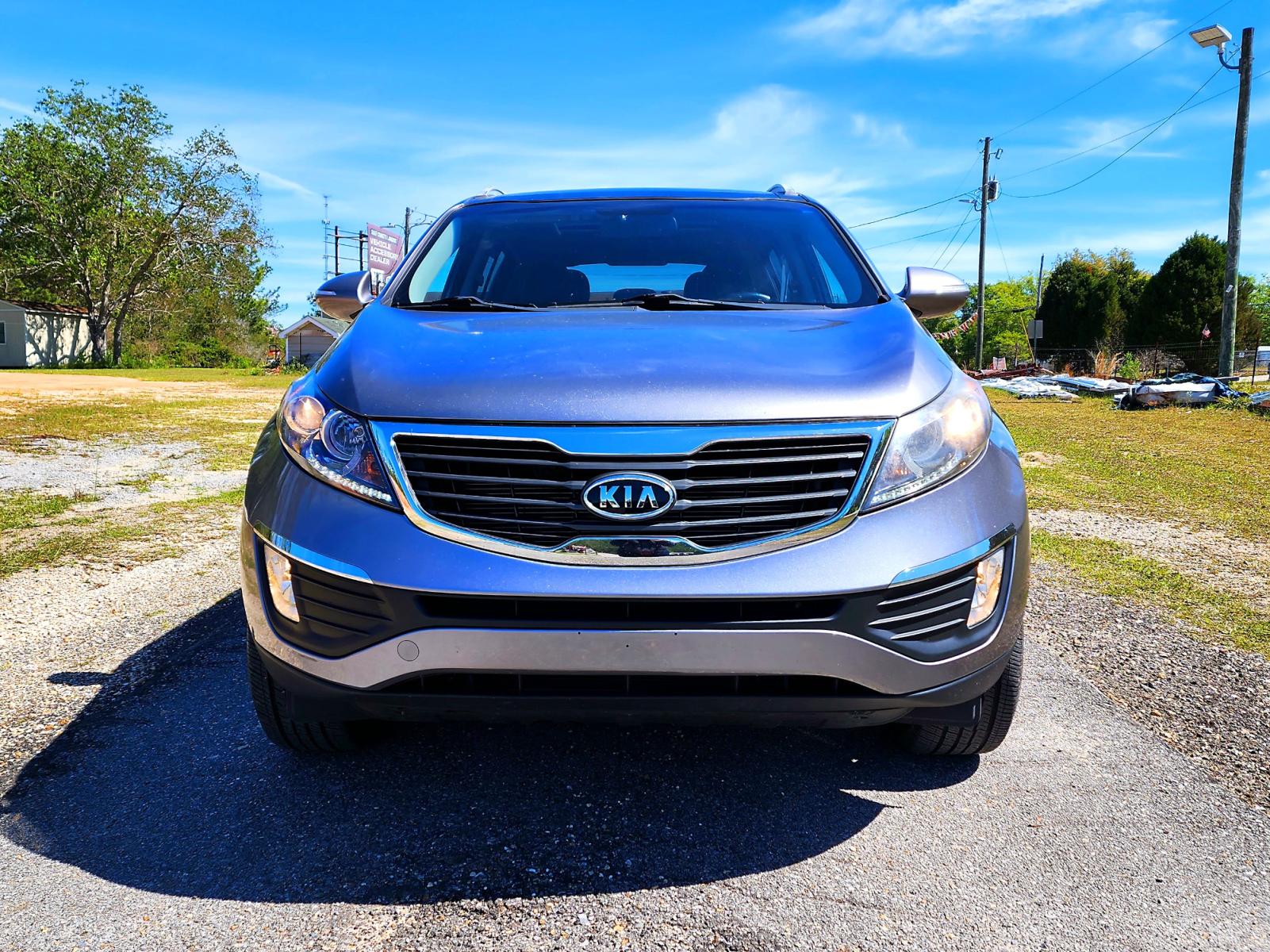 2012 Silver Kia Sportage EX FWD (KNDPC3A21C7) with an 2.4L V6 DOHC 24V engine, 6-Speed Automatic transmission, located at 18001 Kellogg Rd, Saucier, MS, 39574, (228) 832-1441, 139.421463, -76.641457 - Photo #7