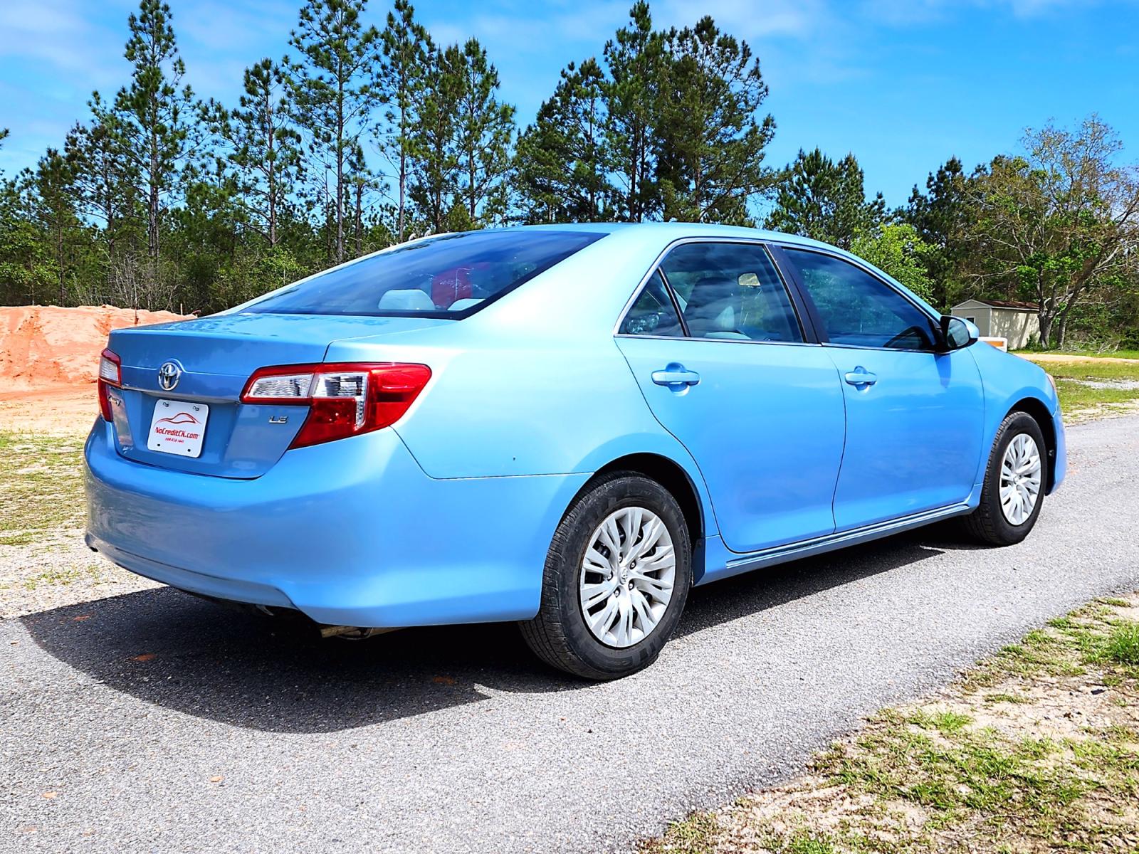 2012 Blue Toyota Camry LE (4T4BF1FK8CR) with an 2.5L L4 DOHC 16V engine, 6-Speed Automatic transmission, located at 18001 Kellogg Rd., Saucier, MS, 39574, (228) 832-1441, 0.000000, 0.000000 - SUPER SHARP !! 2012 TOYOTA CAMRY LE – TOYOTA Strong! - 2.5L DOHC 16V – Runs GREAT - Just Serviced! – FUEL SAVER!! est. 35 MPG hwy! – AUTOMATIC Transmission – Ice COLD A/C – Touchscreen -AM // FM // XM // CD // USB // BLUETOOTH Stereo – CRUISE wi - Photo #5