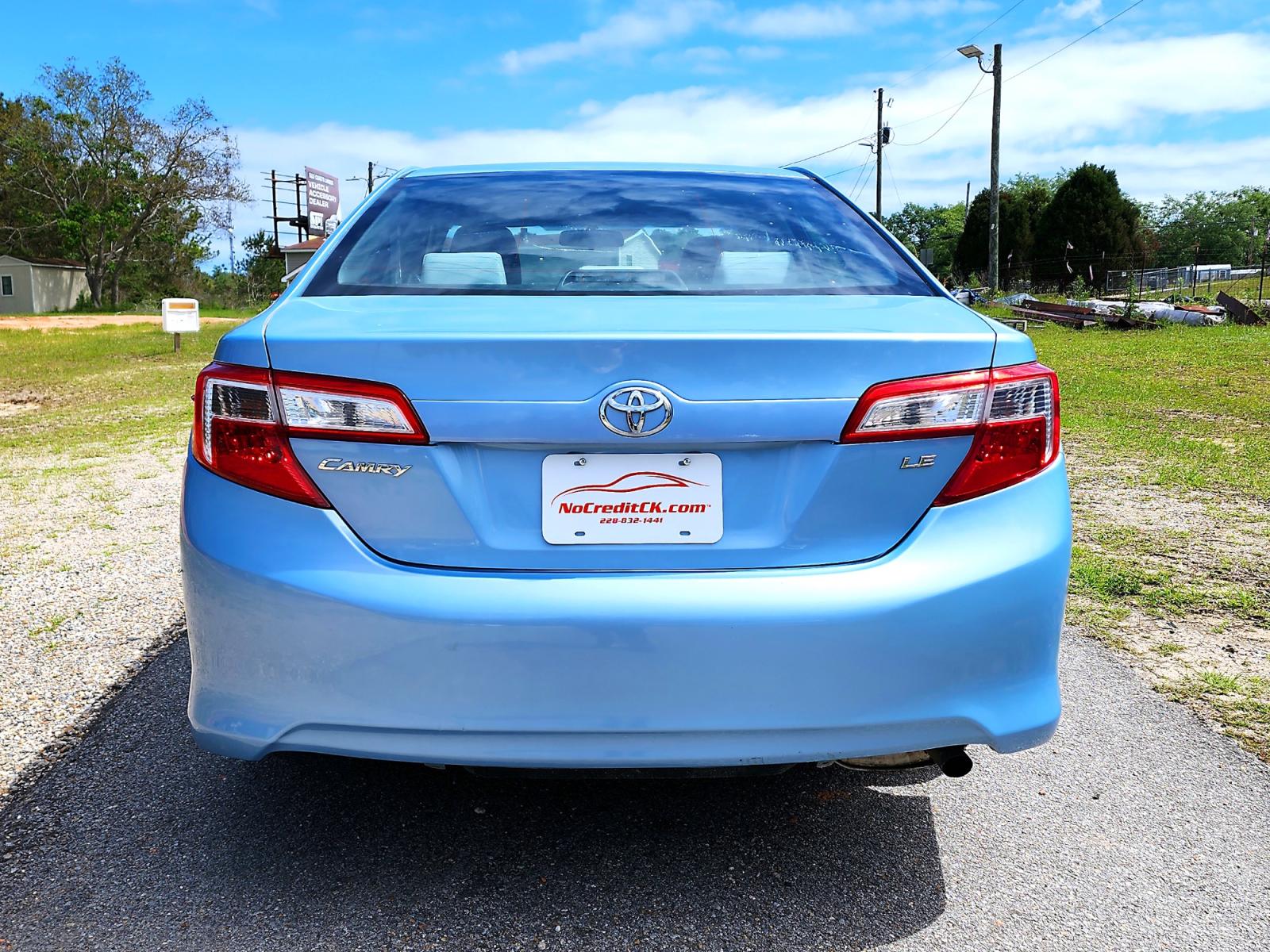 2012 Blue Toyota Camry LE (4T4BF1FK8CR) with an 2.5L L4 DOHC 16V engine, 6-Speed Automatic transmission, located at 18001 Kellogg Rd., Saucier, MS, 39574, (228) 832-1441, 0.000000, 0.000000 - SUPER SHARP !! 2012 TOYOTA CAMRY LE – TOYOTA Strong! - 2.5L DOHC 16V – Runs GREAT - Just Serviced! – FUEL SAVER!! est. 35 MPG hwy! – AUTOMATIC Transmission – Ice COLD A/C – Touchscreen -AM // FM // XM // CD // USB // BLUETOOTH Stereo – CRUISE wi - Photo #7