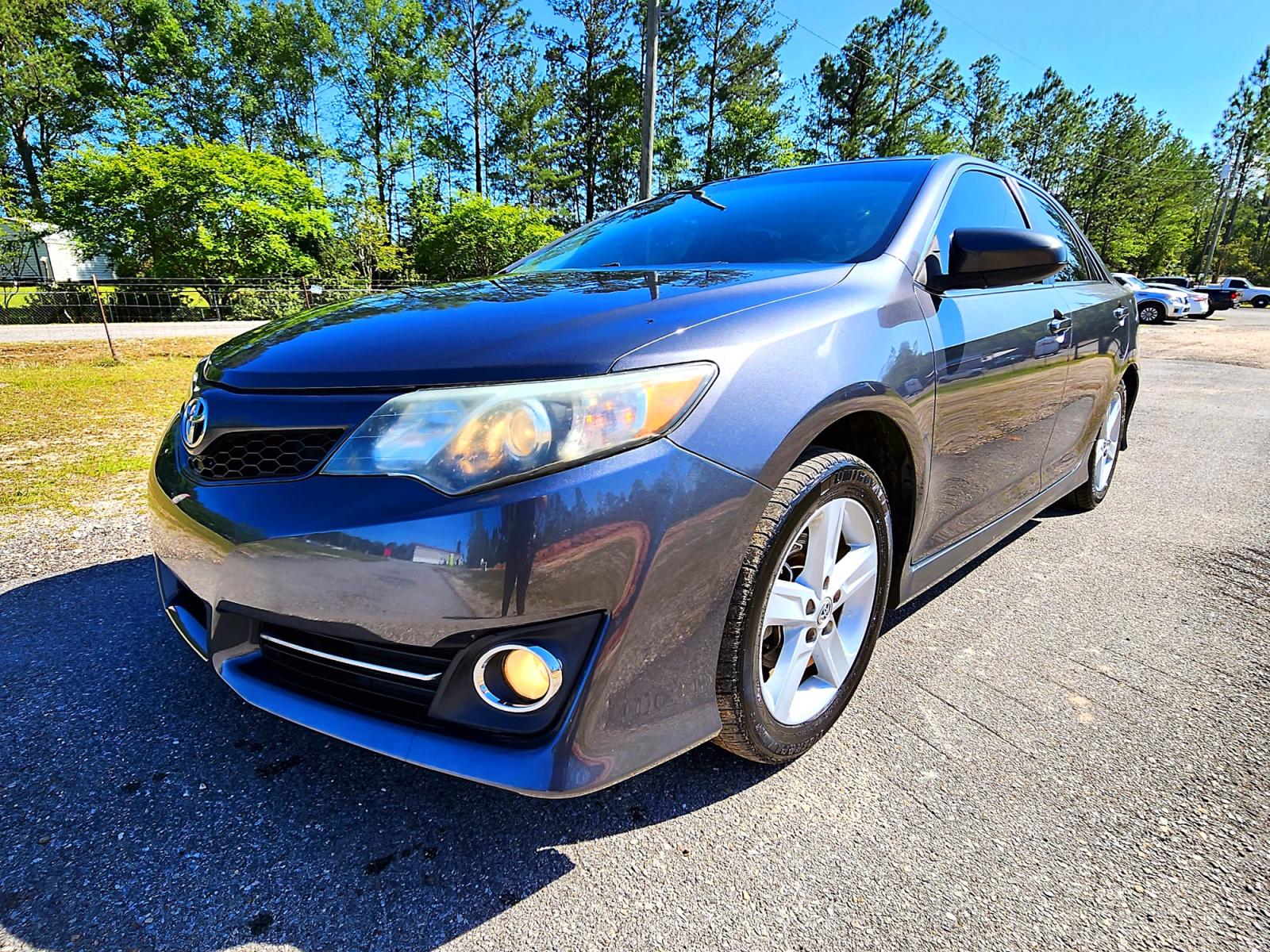 2012 Grey Toyota Camry SE (4T1BF1FK1CU) with an 2.5L L4 DOHC 16V engine, 6-Speed Automatic transmission, located at 18001 Kellogg Rd., Saucier, MS, 39574, (228) 832-1441, 0.000000, 0.000000 - SUPER SPORTY !! 2012 TOYOTA CAMRY SE – TOYOTA Strong! - 2.5L DOHC 16V – Runs GREAT - Just Serviced! – CARFAX Well-Maintained Vehicle! – FUEL SAVER!! est. 35 MPG hwy! – AUTOMATIC Transmission – Ice COLD A/C – Touchscreen -AM // FM // CD // USB // - Photo #19