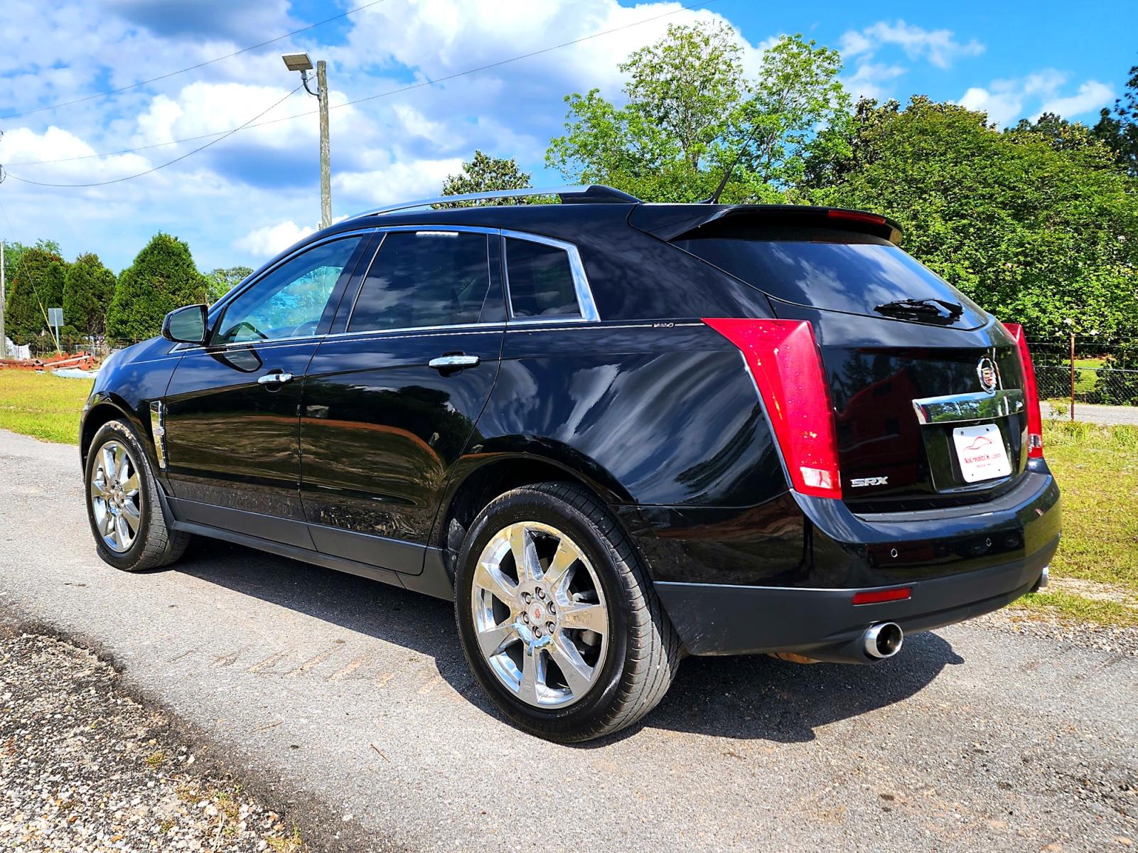 2012 Black Cadillac SRX Performance (3GYFNBE31CS) with an 3.6L V6 DOHC 24V FFV engine, 6-Speed Automatic transmission, located at 18001 Kellogg Rd., Saucier, MS, 39574, (228) 832-1441, 0.000000, 0.000000 - GREAT VALUE !! 2012 CADILLAC SRX PERFORMANCE – CADILLAC Strong! - V6! 3.6L DOHC 24V FFV – Runs GREAT - Just Serviced! – CARFAX Well-Maintained Vehicle! – CARFAX GREAT-VALUE Vehicle! – AUTOMATIC Transmission – PUSH to START – Ice COLD A/C � - Photo #5