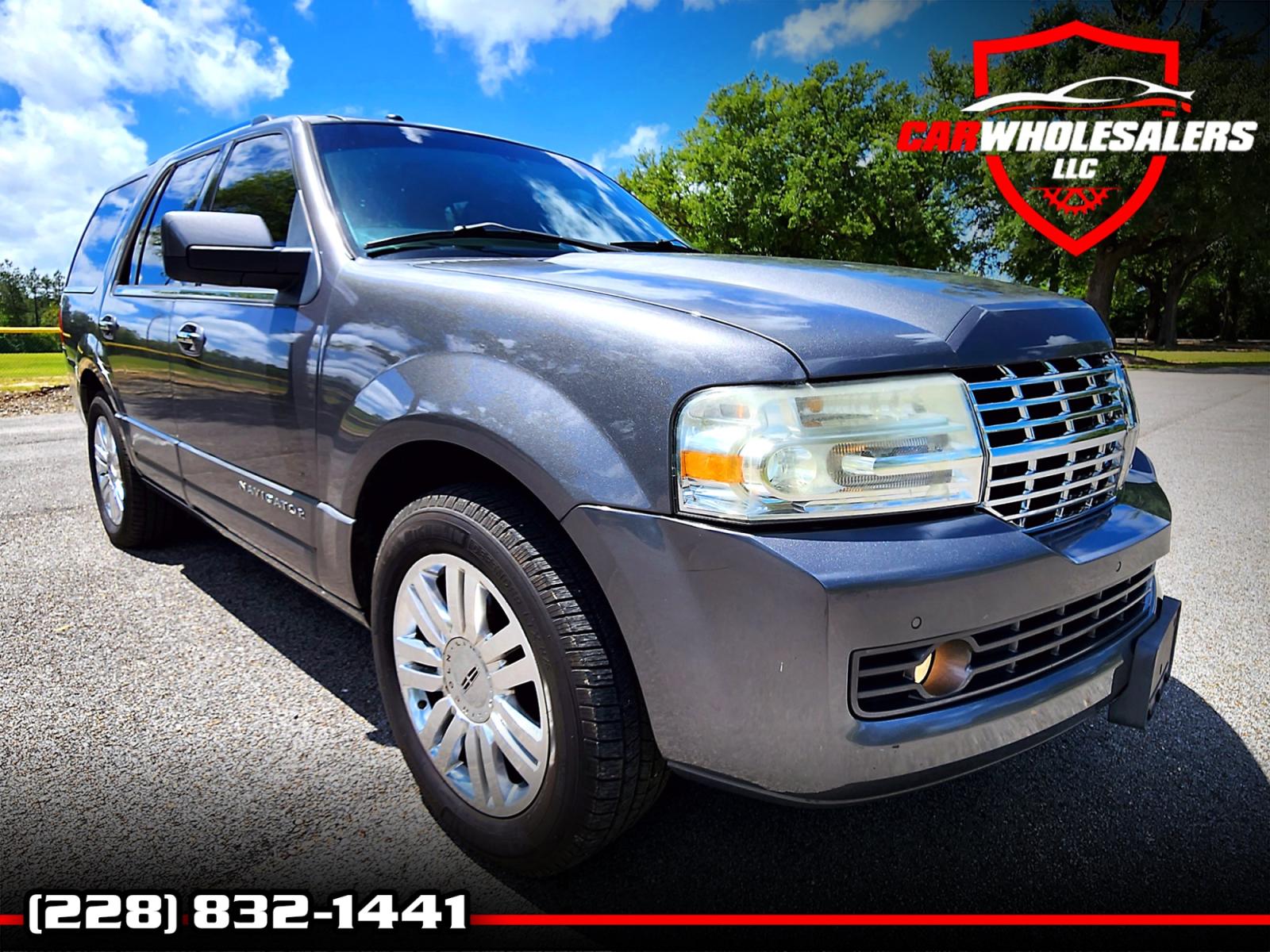 2013 Grey Lincoln Navigator 2WD (5LMJJ2H52DE) with an 5.4L V8 SOHC 24V engine, 6-Speed Automatic transmission, located at 18001 Kellogg Rd., Saucier, MS, 39574, (228) 832-1441, 0.000000, 0.000000 - Photo #0