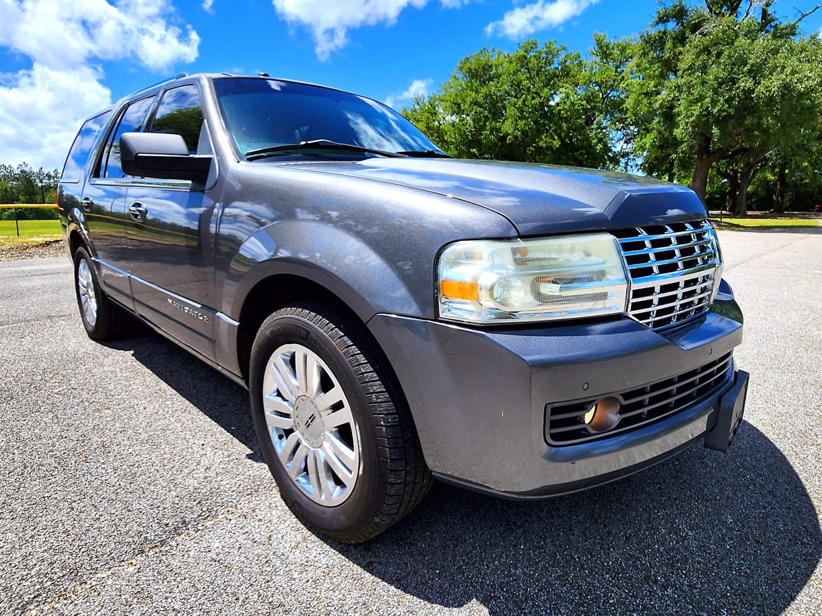 2013 Grey Lincoln Navigator 2WD (5LMJJ2H52DE) with an 5.4L V8 SOHC 24V engine, 6-Speed Automatic transmission, located at 18001 Kellogg Rd., Saucier, MS, 39574, (228) 832-1441, 0.000000, 0.000000 - THIRD ROW !! 2013 LINCOLN NAVIGATOR – LINCOLN Strong! - V8! 5.4L SOHC 24V – Runs GREAT - Just Serviced! – CARFAX Well-Maintained Vehicle! – AUTOMATIC Transmission – Ice COLD A/C with Rear Controls – Power SUNROOF – Touchscreen -AM // FM // AUX / - Photo #25