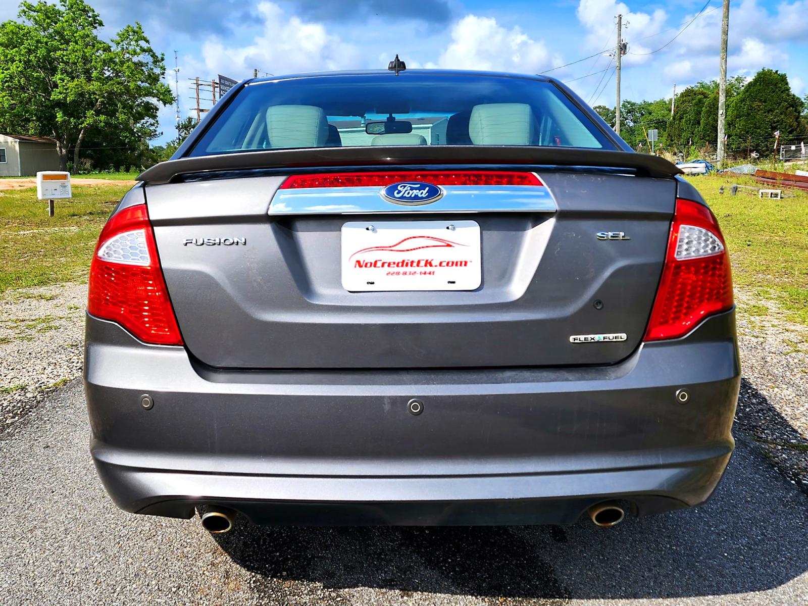 2012 Grey Ford Fusion SEL (3FAHP0JGXCR) with an 3.0L V6 DOHC 24V engine, Automatic transmission, located at 18001 Kellogg Rd., Saucier, MS, 39574, (228) 832-1441, 0.000000, 0.000000 - GREAT VALUE !! 2012 FORD FUSION SEL – FORD Strong! - V6! 3.0L DOHC 24V – Runs GREAT - Just Serviced! – CARFAX GREAT-VALUE Vehicle! – FUEL SAVER!! est. 33 MPG hwy! – AUTOMATIC Transmission – Ice COLD A/C – AM // FM // XM // CD // AUX // USB // M - Photo #6