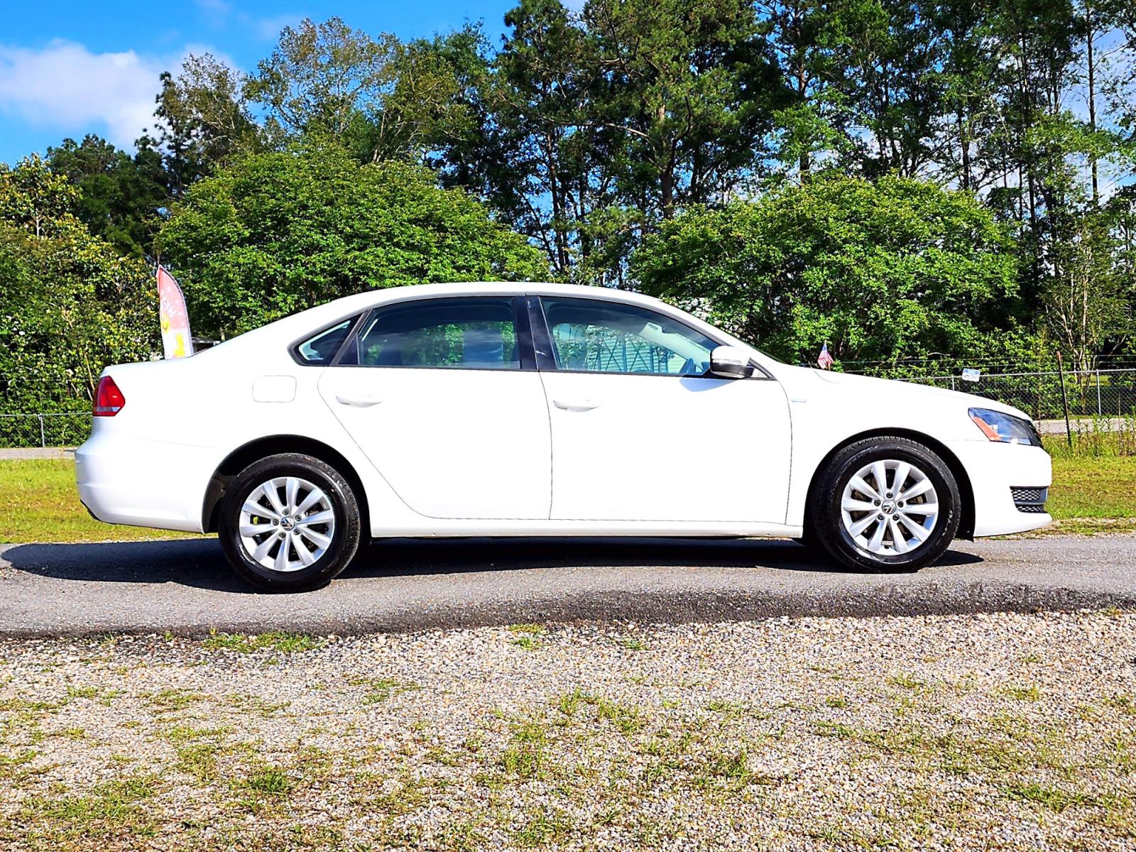 2014 White Volkswagen Passat 1.8T S PZEV AT (1VWAT7A38EC) with an 1.8L L4 TURBO engine, 6-Speed Automatic transmission, located at 18001 Kellogg Rd., Saucier, MS, 39574, (228) 832-1441, 0.000000, 0.000000 - Photo #3
