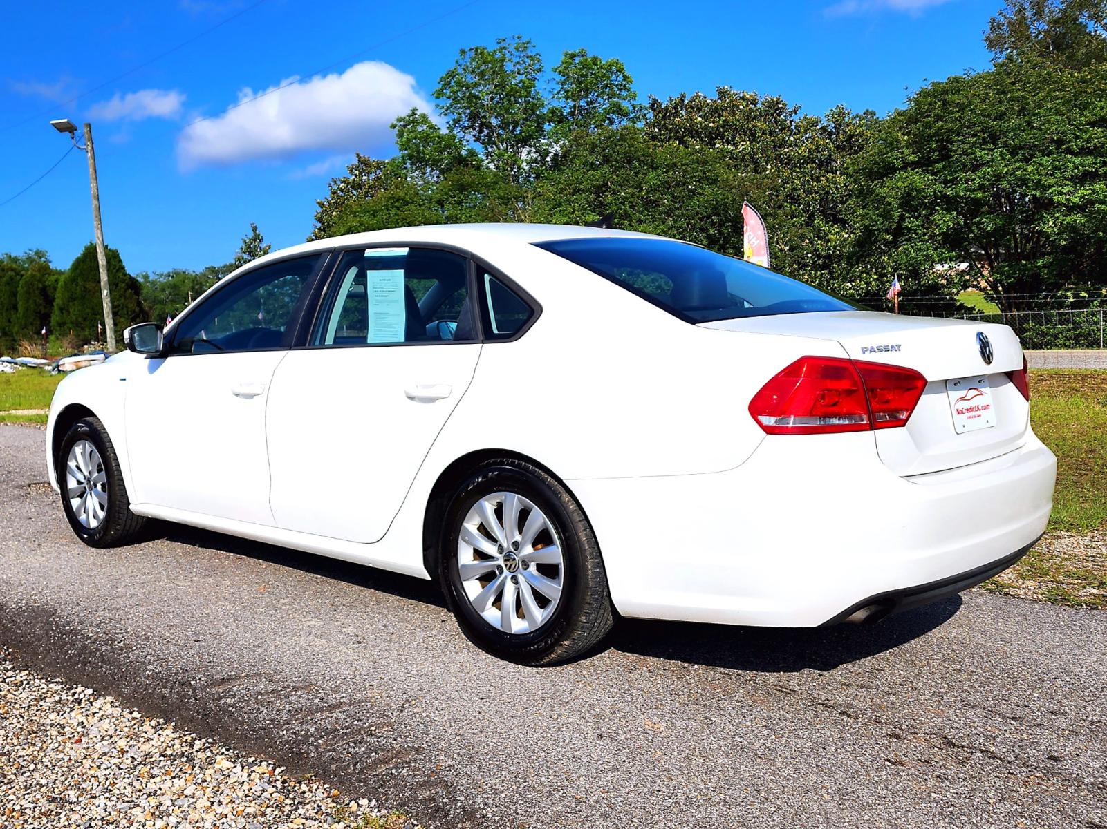 2014 White Volkswagen Passat 1.8T S PZEV AT (1VWAT7A38EC) with an 1.8L L4 TURBO engine, 6-Speed Automatic transmission, located at 18001 Kellogg Rd., Saucier, MS, 39574, (228) 832-1441, 0.000000, 0.000000 - Photo #6