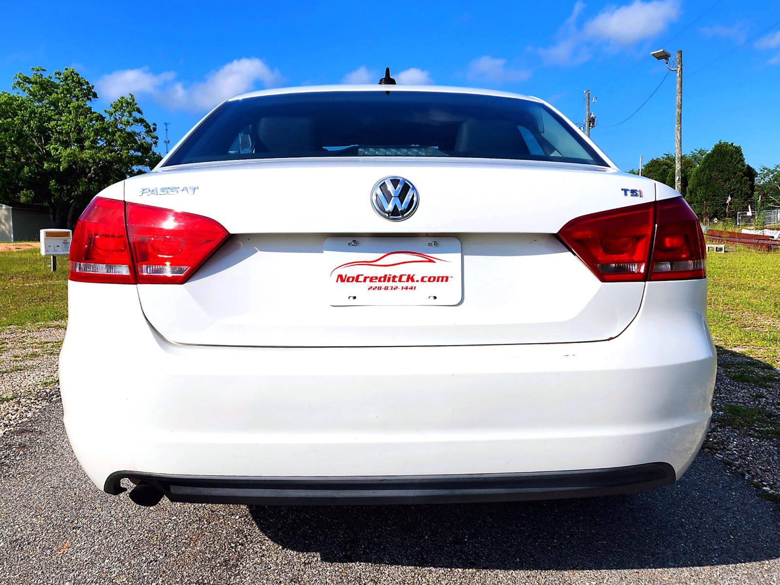 2014 White Volkswagen Passat 1.8T S PZEV AT (1VWAT7A38EC) with an 1.8L L4 TURBO engine, 6-Speed Automatic transmission, located at 18001 Kellogg Rd., Saucier, MS, 39574, (228) 832-1441, 0.000000, 0.000000 - Photo #7