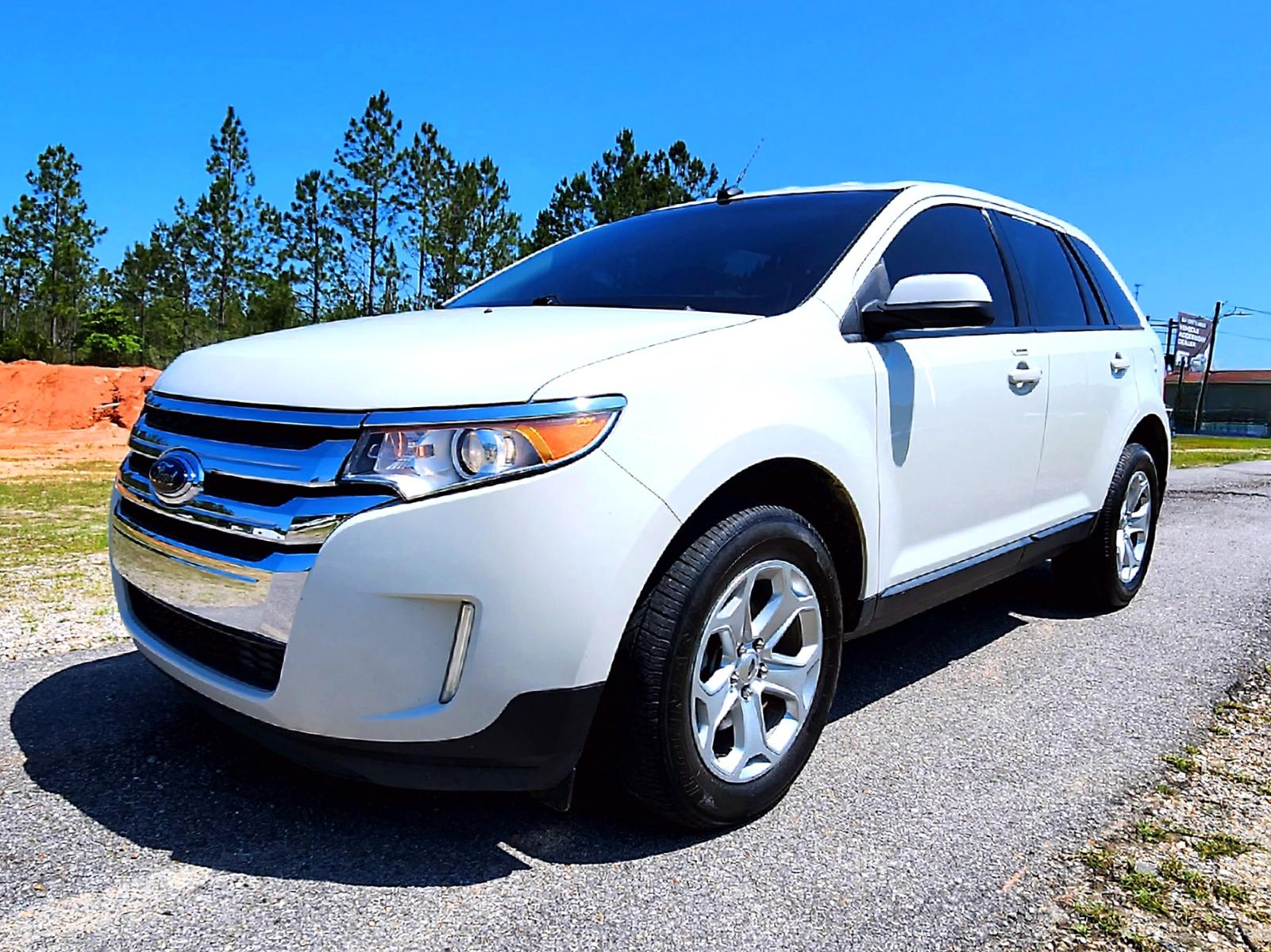 2013 White Ford Edge SEL FWD (2FMDK3JC4DB) with an 3.5L V6 DOHC 24V engine, 6-Speed Automatic transmission, located at 18001 Kellogg Rd., Saucier, MS, 39574, (228) 832-1441, 0.000000, 0.000000 - Photo #1