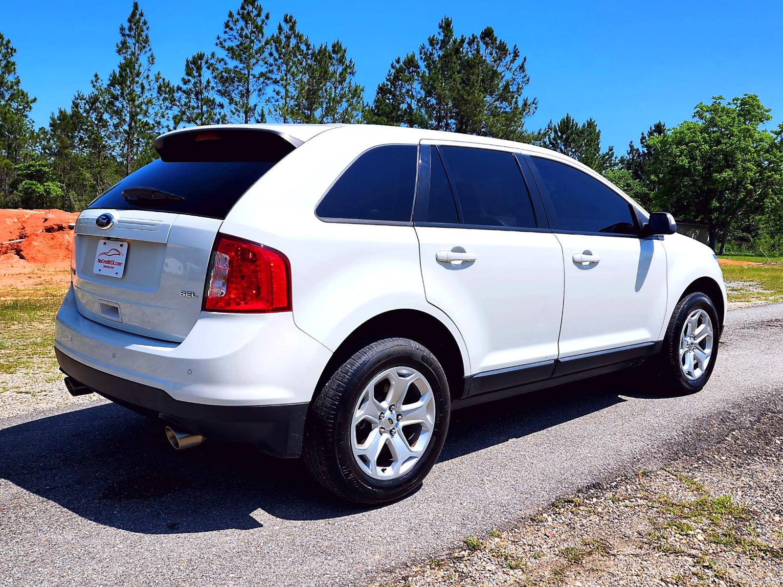 2013 White Ford Edge SEL FWD (2FMDK3JC4DB) with an 3.5L V6 DOHC 24V engine, 6-Speed Automatic transmission, located at 18001 Kellogg Rd., Saucier, MS, 39574, (228) 832-1441, 0.000000, 0.000000 - Photo #5