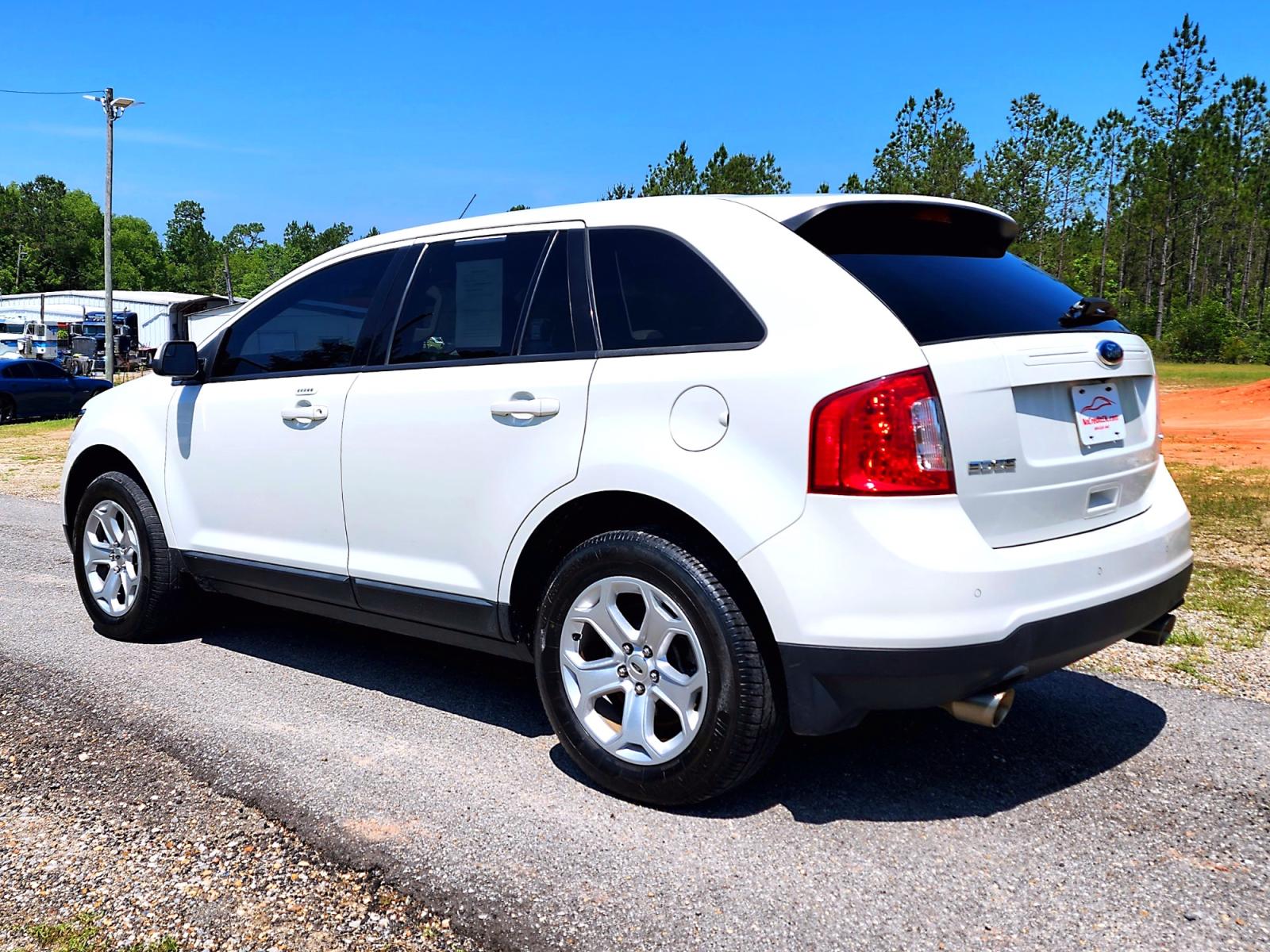 2013 White Ford Edge SEL FWD (2FMDK3JC4DB) with an 3.5L V6 DOHC 24V engine, 6-Speed Automatic transmission, located at 18001 Kellogg Rd., Saucier, MS, 39574, (228) 832-1441, 0.000000, 0.000000 - Photo #6