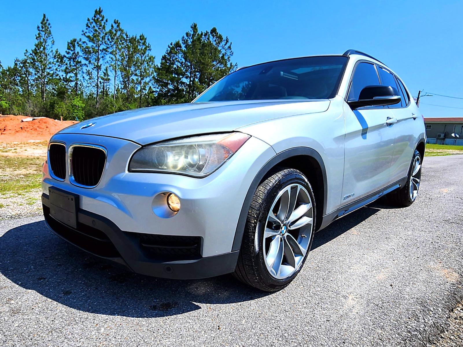 2014 Silver BMW X1 sDrive28i (WBAVM1C57EV) with an 2.0L L4 DOHC 16V engine, 8-Speed Automatic transmission, located at 18001 Kellogg Rd., Saucier, MS, 39574, (228) 832-1441, 0.000000, 0.000000 - Photo #1