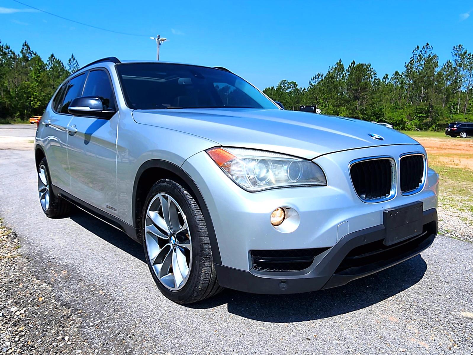 2014 Silver BMW X1 sDrive28i (WBAVM1C57EV) with an 2.0L L4 DOHC 16V engine, 8-Speed Automatic transmission, located at 18001 Kellogg Rd., Saucier, MS, 39574, (228) 832-1441, 0.000000, 0.000000 - Photo #26