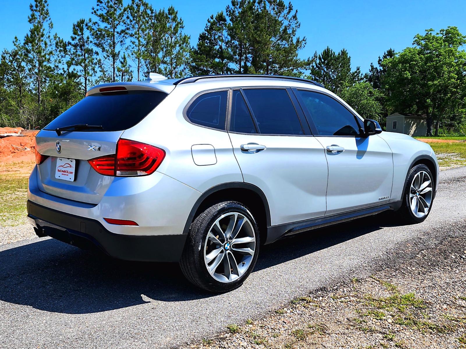 2014 Silver BMW X1 sDrive28i (WBAVM1C57EV) with an 2.0L L4 DOHC 16V engine, 8-Speed Automatic transmission, located at 18001 Kellogg Rd., Saucier, MS, 39574, (228) 832-1441, 0.000000, 0.000000 - Photo #5