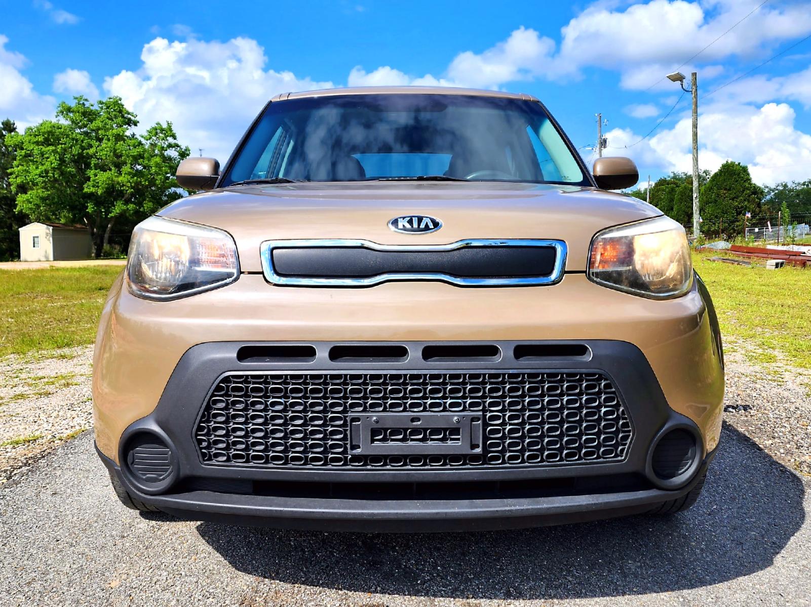 2015 Brown Kia Soul Base (KNDJN2A28F7) with an 1.6L L4 DOHC 16V engine, Automatic transmission, located at 18001 Kellogg Rd., Saucier, MS, 39574, (228) 832-1441, 0.000000, 0.000000 - Photo #2