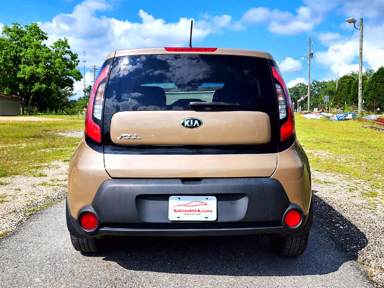 2015 Brown Kia Soul Base (KNDJN2A28F7) with an 1.6L L4 DOHC 16V engine, Automatic transmission, located at 18001 Kellogg Rd., Saucier, MS, 39574, (228) 832-1441, 0.000000, 0.000000 - Photo #6