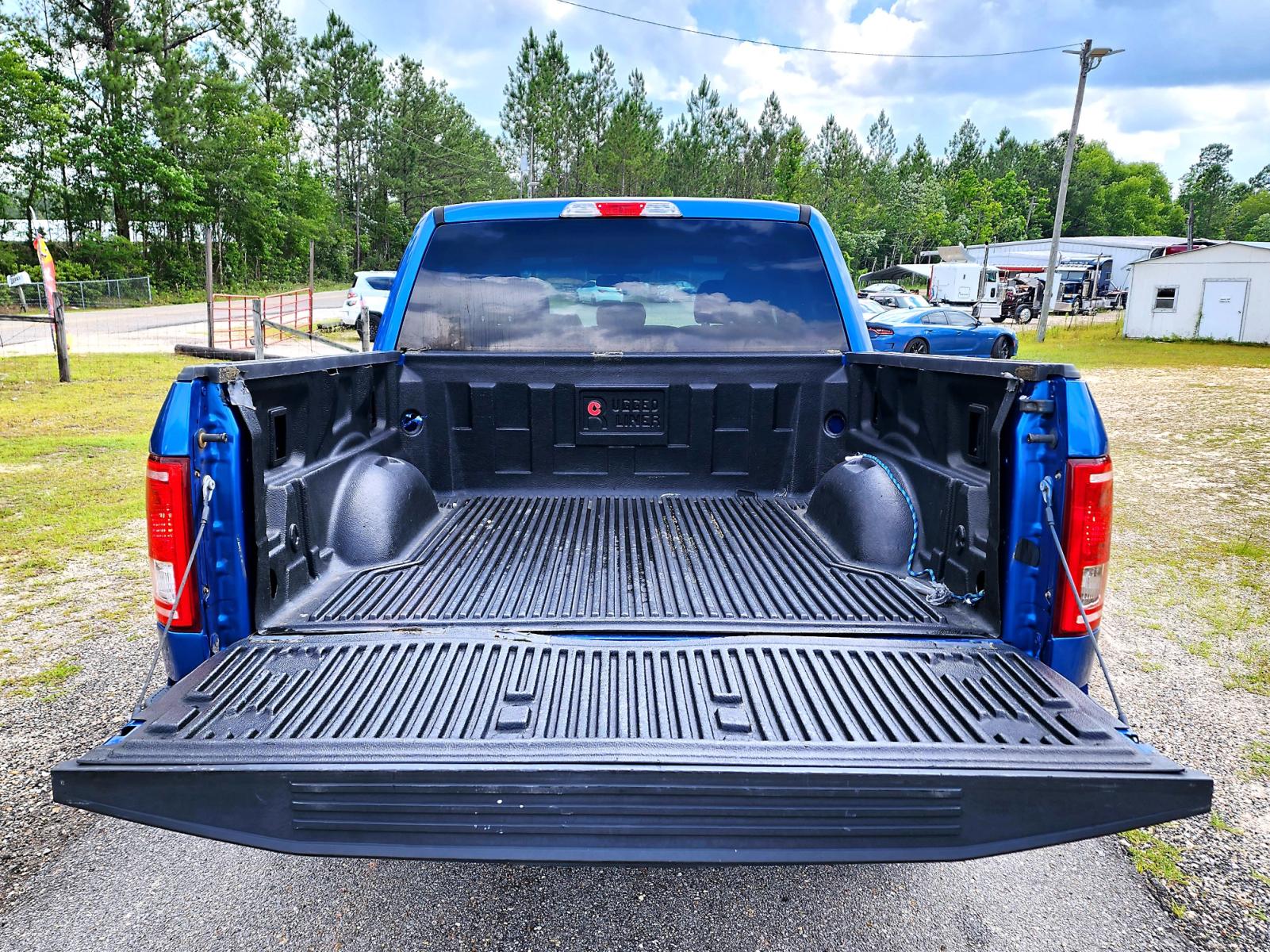 2016 Blue Ford F-150 SuperCrew XLT 5.5-ft. 2WD (1FTEW1CF4GF) with an 5.0L V8 engine, 6A transmission, located at 18001 Kellogg Rd., Saucier, MS, 39574, (228) 832-1441, 0.000000, 0.000000 - CLEAN CARFAX !! 2016 FORD F-150 XLT SUPERCREW – FORD Strong! - V8! 5.0L – Runs GREAT - Just Serviced! – CARFAX 2-OWNER Vehicle – CLEAN CARFAX Vehicle! – AUTOMATIC Transmission – Ice COLD A/C – Touchscreen -AM // FM // XM // AUX // USB // BLUETO - Photo #16