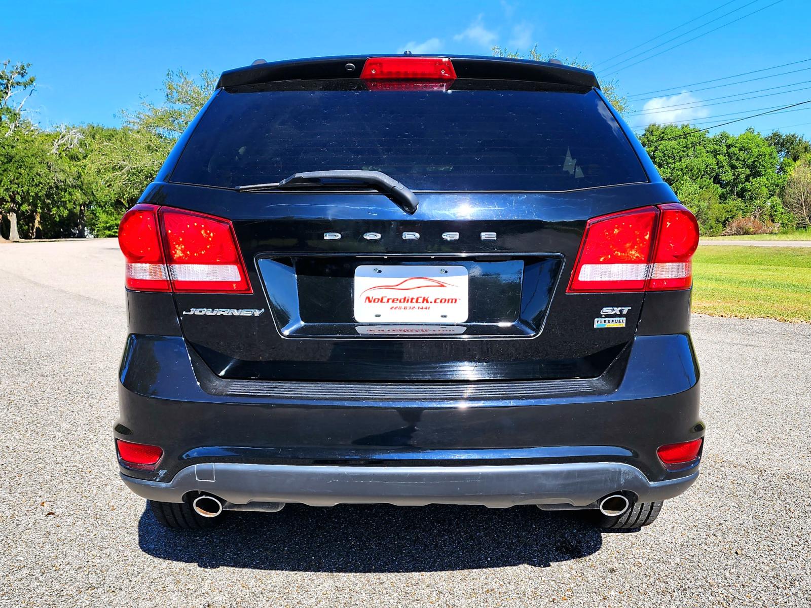 2017 Black Dodge Journey SXT (3C4PDCBG5HT) with an 3.6L V6 DOHC 24V engine, Automatic transmission, located at 18001 Kellogg Rd., Saucier, MS, 39574, (228) 832-1441, 0.000000, 0.000000 - THIRD ROW !! 2017 DODGE JOURNEY SXT – It's A CARFAX 2-OWNER Vehicle – DODGE Strong! - V8! 5.7L OHV 16V – Runs GREAT - Just Serviced! – AUTOMATIC Transmission – PUSH to START – Ice COLD A/C – AM // FM // XM // CD // AUX // USB // BLUETOOTH Stereo - Photo #6