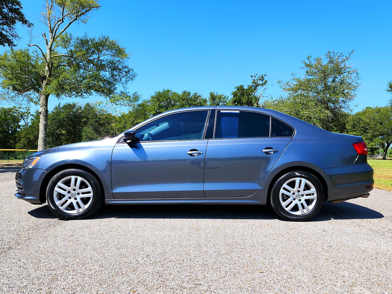 2015 Grey Volkswagen Jetta S (3VW2K7AJ0FM) with an 2.0L L4 DOHC 20V engine, Automatic transmission, located at 18001 Kellogg Rd., Saucier, MS, 39574, (228) 832-1441, 0.000000, 0.000000 - Photo #3