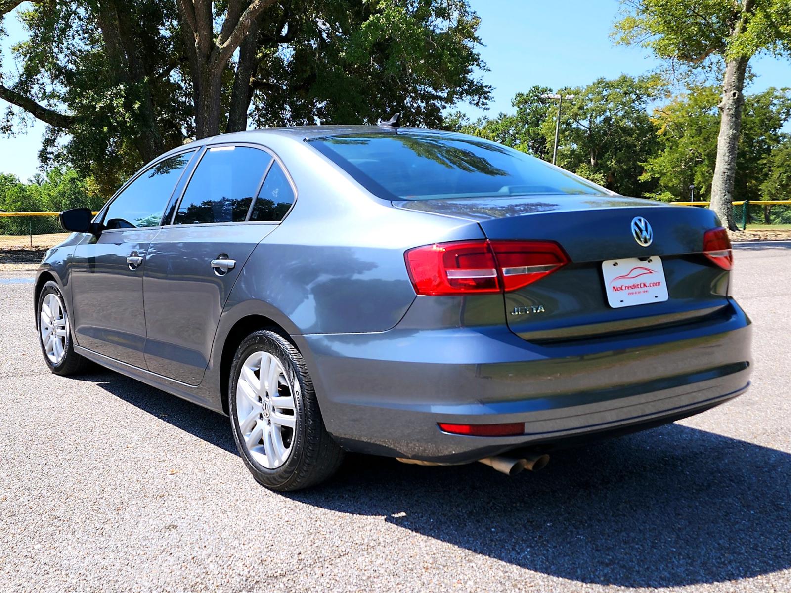 2015 Grey Volkswagen Jetta S (3VW2K7AJ0FM) with an 2.0L L4 DOHC 20V engine, Automatic transmission, located at 18001 Kellogg Rd., Saucier, MS, 39574, (228) 832-1441, 0.000000, 0.000000 - Photo #4