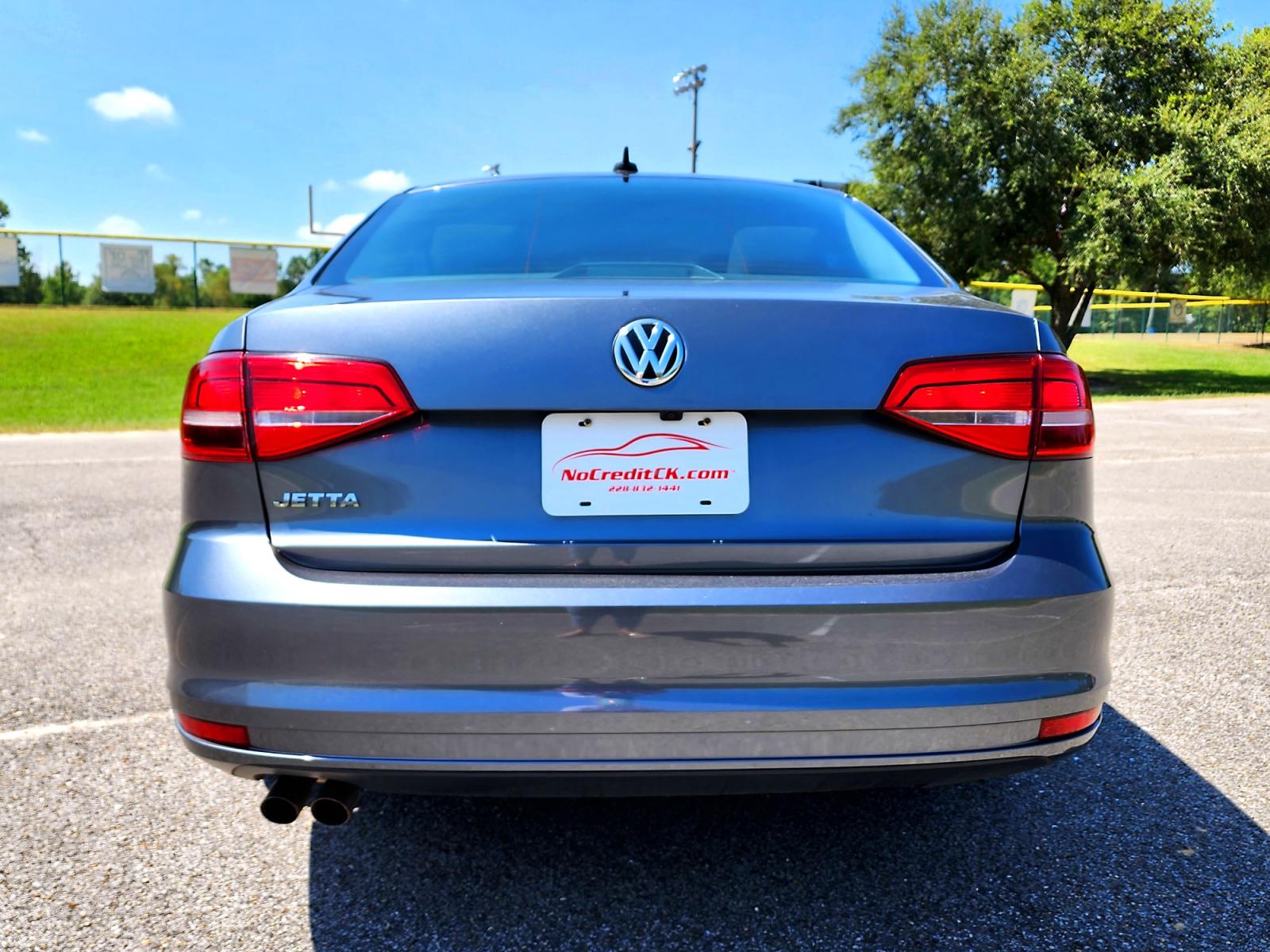 2015 Grey Volkswagen Jetta S (3VW2K7AJ0FM) with an 2.0L L4 DOHC 20V engine, Automatic transmission, located at 18001 Kellogg Rd., Saucier, MS, 39574, (228) 832-1441, 0.000000, 0.000000 - Photo #5