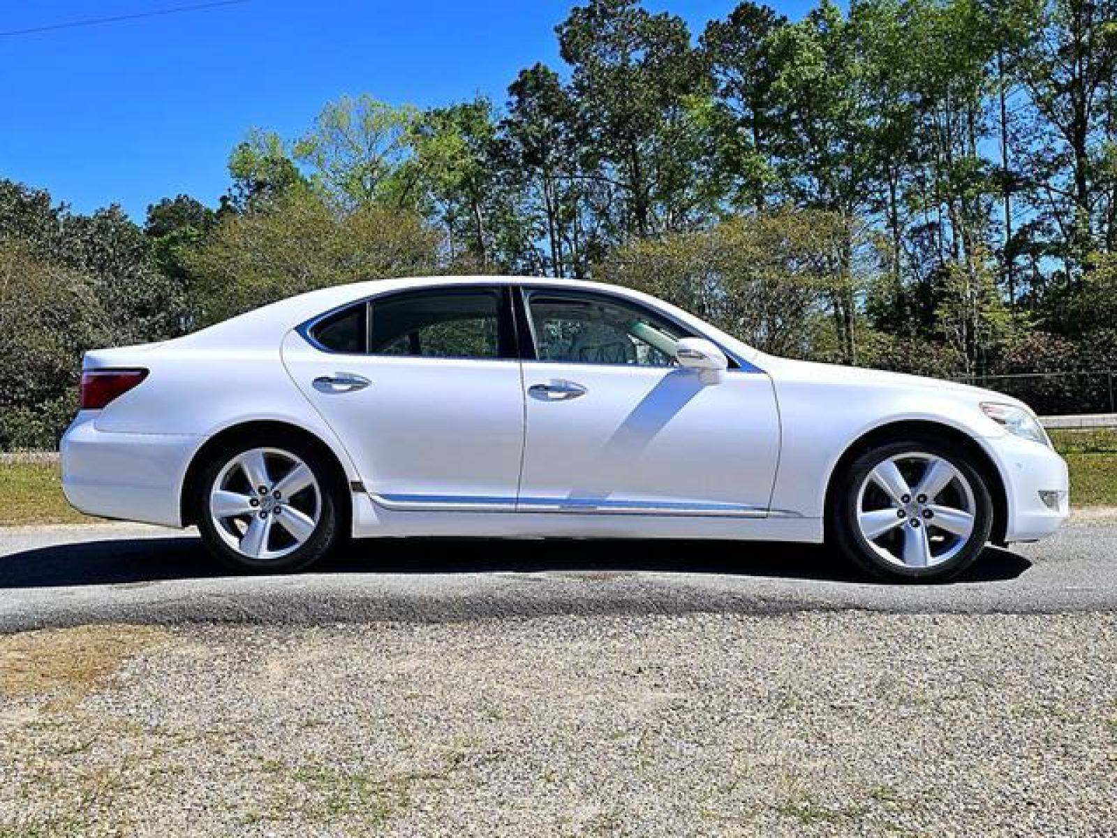 2011 White Lexus LS LS 460 Sedan 4D (JTHBL5EF1B5) with an 4.6L V8 DOHC 32V engine, Automatic, 8-Spd w/Overdrive and Sequential Mode transmission, located at 18001 Kellogg Rd, Saucier, MS, 39574, (228) 832-1441, 139.421463, -76.641457 - Photo #3