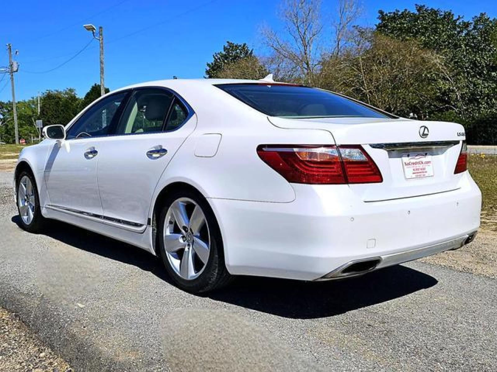 2011 White Lexus LS LS 460 Sedan 4D (JTHBL5EF1B5) with an 4.6L V8 DOHC 32V engine, Automatic, 8-Spd w/Overdrive and Sequential Mode transmission, located at 18001 Kellogg Rd, Saucier, MS, 39574, (228) 832-1441, 139.421463, -76.641457 - Photo #6