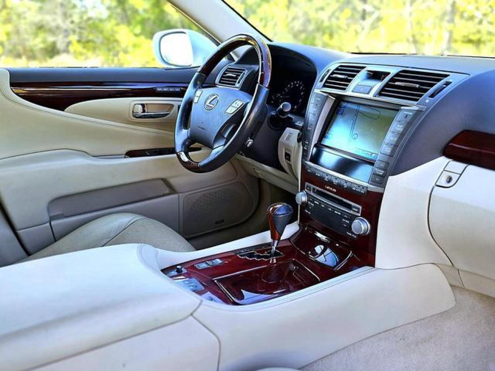 2011 White Lexus LS LS 460 Sedan 4D (JTHBL5EF1B5) with an 4.6L V8 DOHC 32V engine, Automatic, 8-Spd w/Overdrive and Sequential Mode transmission, located at 18001 Kellogg Rd, Saucier, MS, 39574, (228) 832-1441, 139.421463, -76.641457 - Photo #24