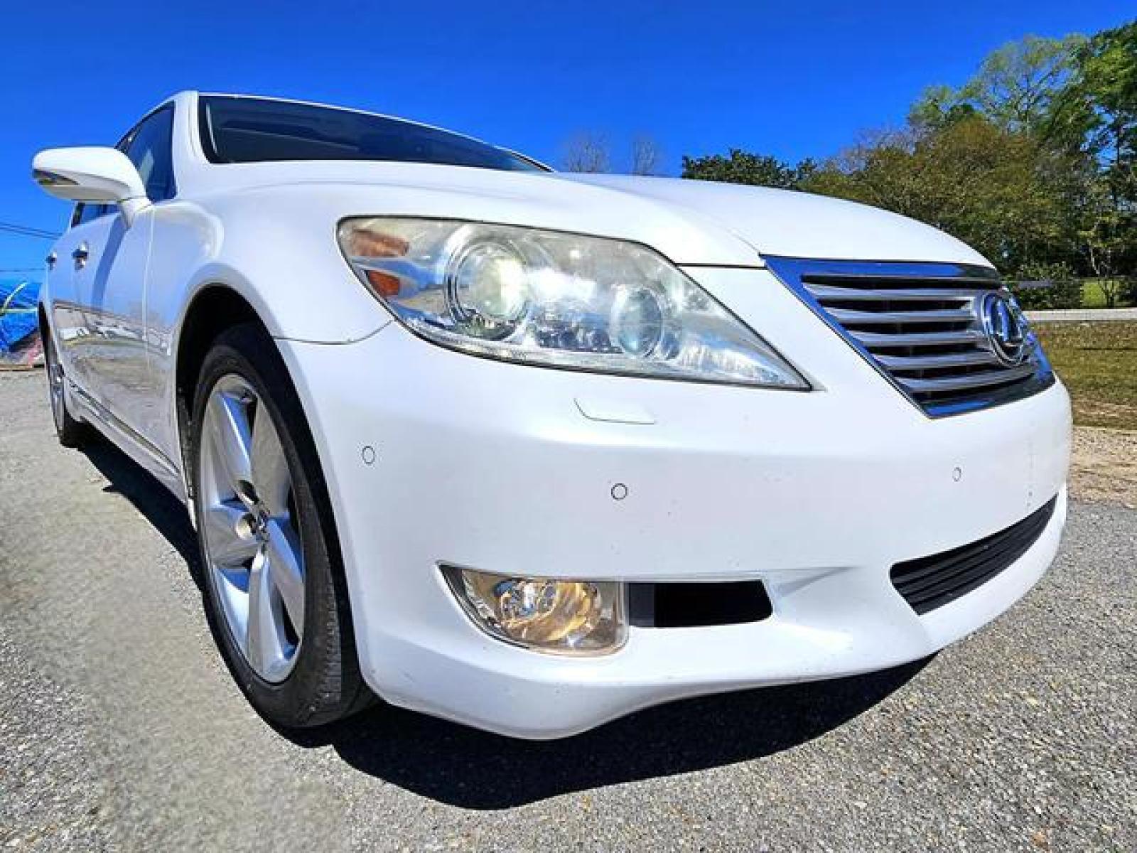 2011 White Lexus LS LS 460 Sedan 4D (JTHBL5EF1B5) with an 4.6L V8 DOHC 32V engine, Automatic, 8-Spd w/Overdrive and Sequential Mode transmission, located at 18001 Kellogg Rd, Saucier, MS, 39574, (228) 832-1441, 139.421463, -76.641457 - Photo #27