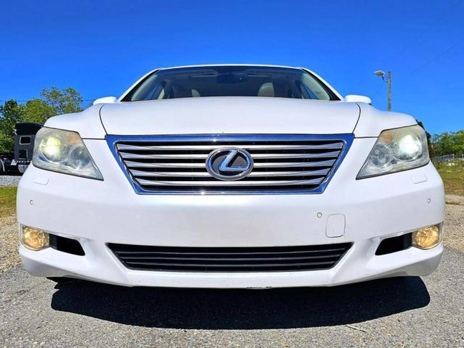 2011 White Lexus LS LS 460 Sedan 4D (JTHBL5EF1B5) with an 4.6L V8 DOHC 32V engine, Automatic, 8-Spd w/Overdrive and Sequential Mode transmission, located at 18001 Kellogg Rd, Saucier, MS, 39574, (228) 832-1441, 139.421463, -76.641457 - Photo #28