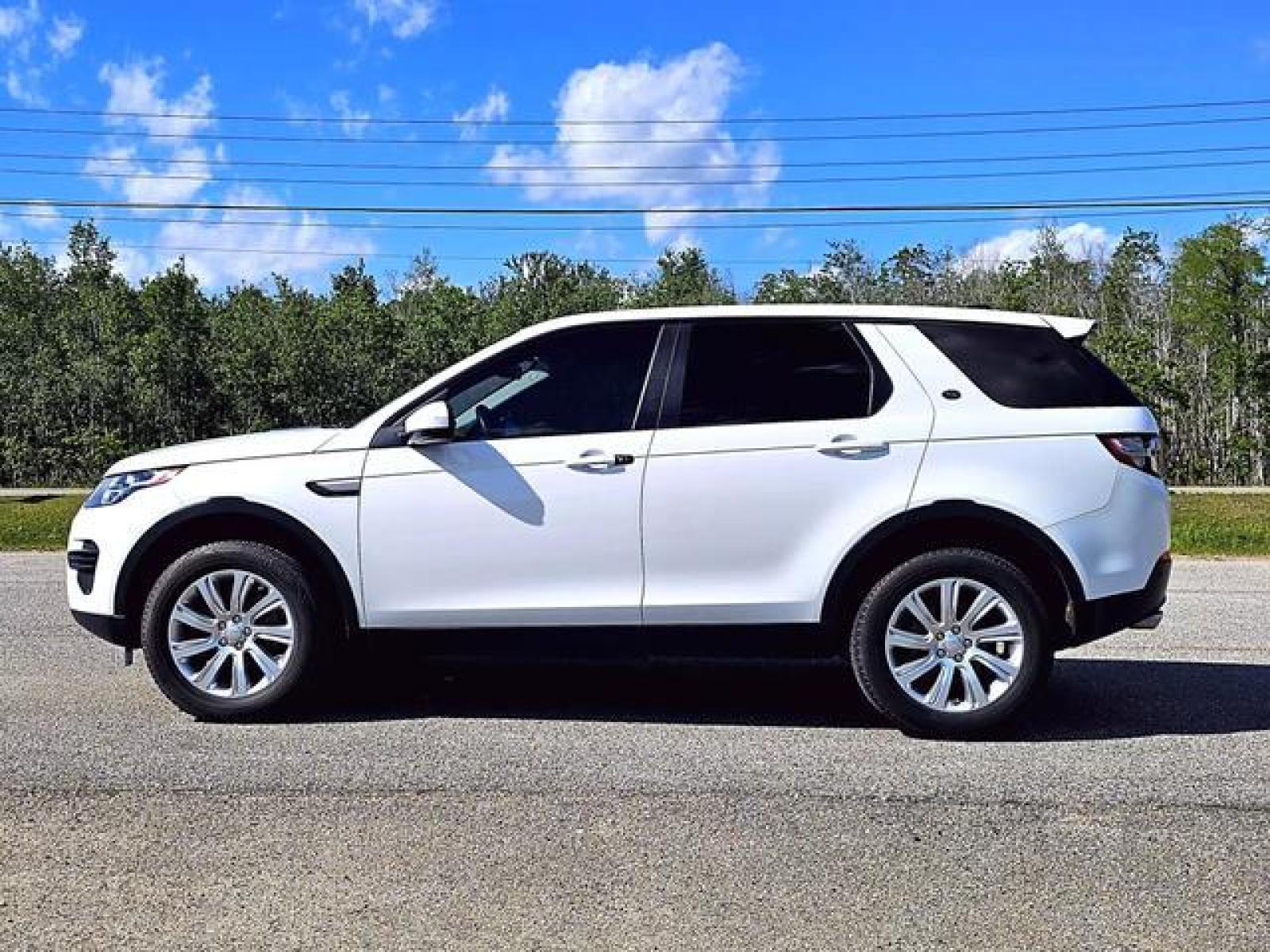 2018 White Land Rover Discovery Sport SE Sport Utility 4D (SALCP2RX9JH) with an 2.0L L4 DOHC 16V engine, Automatic, 9-Spd transmission, located at 18001 Kellogg Rd, Saucier, MS, 39574, (228) 832-1441, 139.421463, -76.641457 - Photo #4