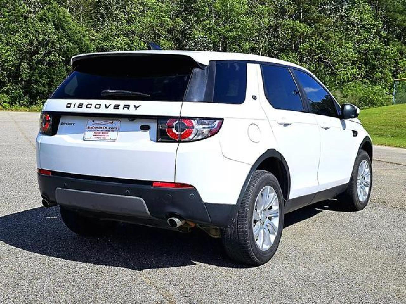 2018 White Land Rover Discovery Sport SE Sport Utility 4D (SALCP2RX9JH) with an 2.0L L4 DOHC 16V engine, Automatic, 9-Spd transmission, located at 18001 Kellogg Rd, Saucier, MS, 39574, (228) 832-1441, 139.421463, -76.641457 - Photo #5