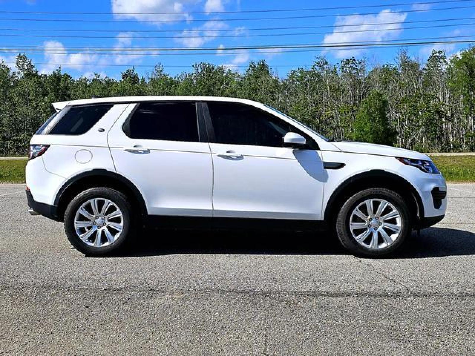 2018 White Land Rover Discovery Sport SE Sport Utility 4D (SALCP2RX9JH) with an 2.0L L4 DOHC 16V engine, Automatic, 9-Spd transmission, located at 18001 Kellogg Rd, Saucier, MS, 39574, (228) 832-1441, 139.421463, -76.641457 - Photo #23