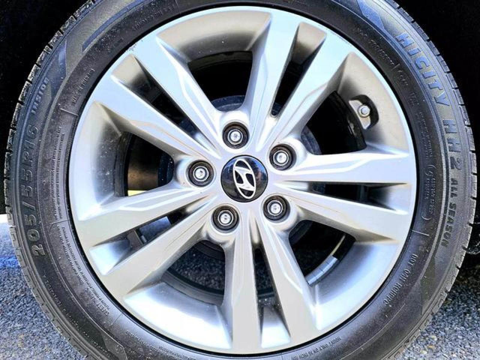 2017 Grey Hyundai Elantra SE Sedan 4D (5NPD84LF3HH) , Auto, 6-Spd Shiftronic transmission, located at 18001 Kellogg Rd, Saucier, MS, 39574, (228) 832-1441, 139.421463, -76.641457 - Photo #20