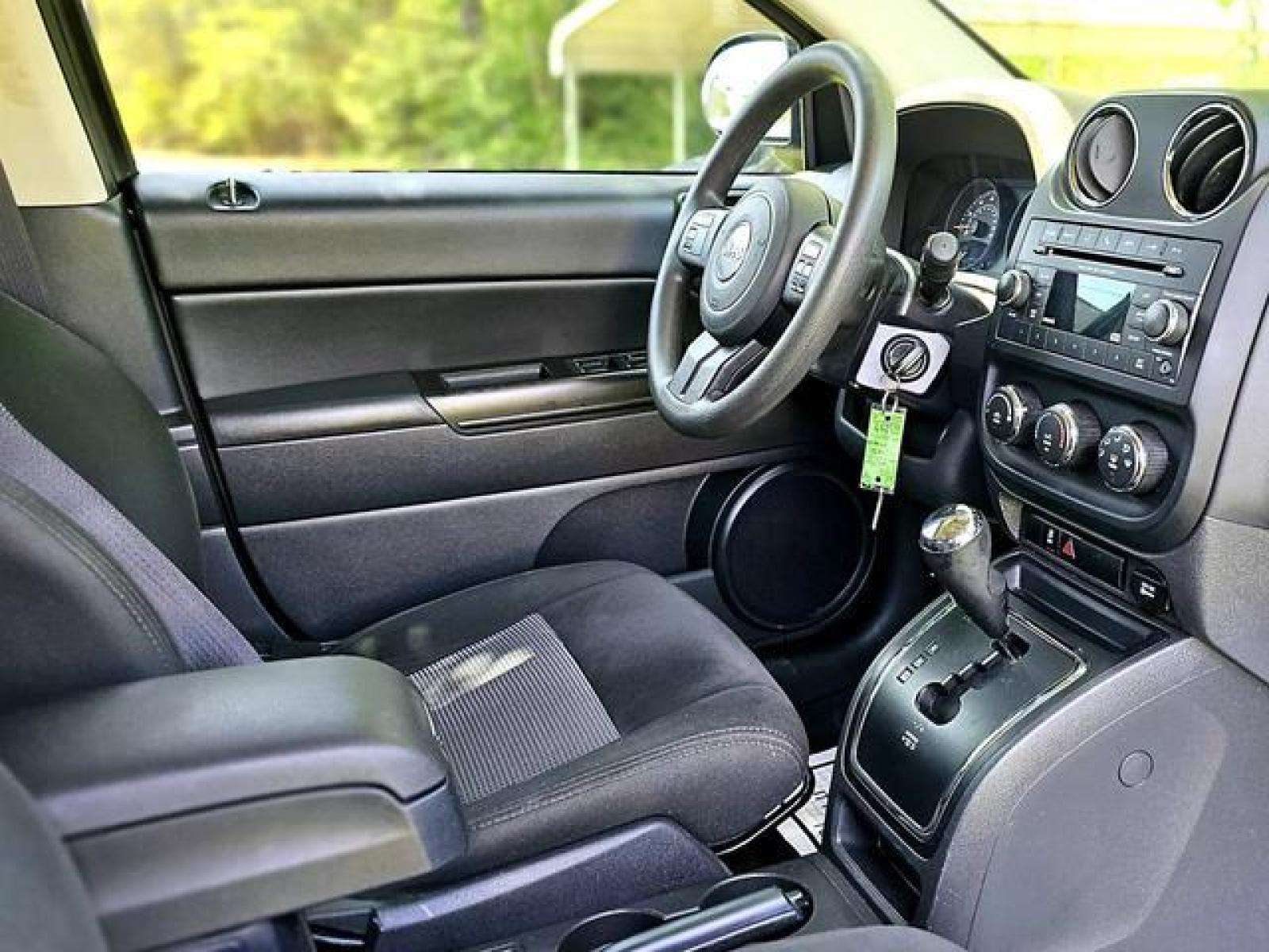 2017 Black Jeep Compass Sport SUV 4D (1C4NJCBAXHD) , Auto, 6-Spd AutoStick transmission, located at 18001 Kellogg Rd, Saucier, MS, 39574, (228) 832-1441, 139.421463, -76.641457 - Photo #15