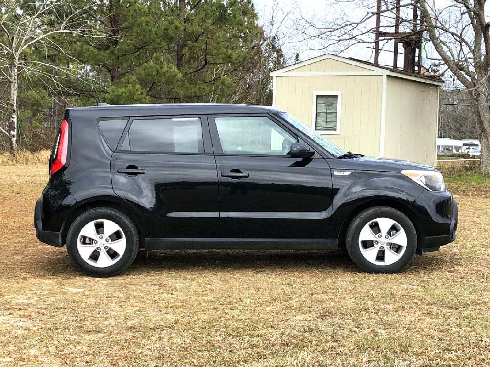 2015 Black Kia Soul Base (KNDJN2A20F7) with an 1.6L L4 DOHC 16V engine, Automatic transmission, located at 18001 Kellogg Rd, Saucier, MS, 39574, (228) 832-1441, 39.421459, -76.641457 - Photo #1
