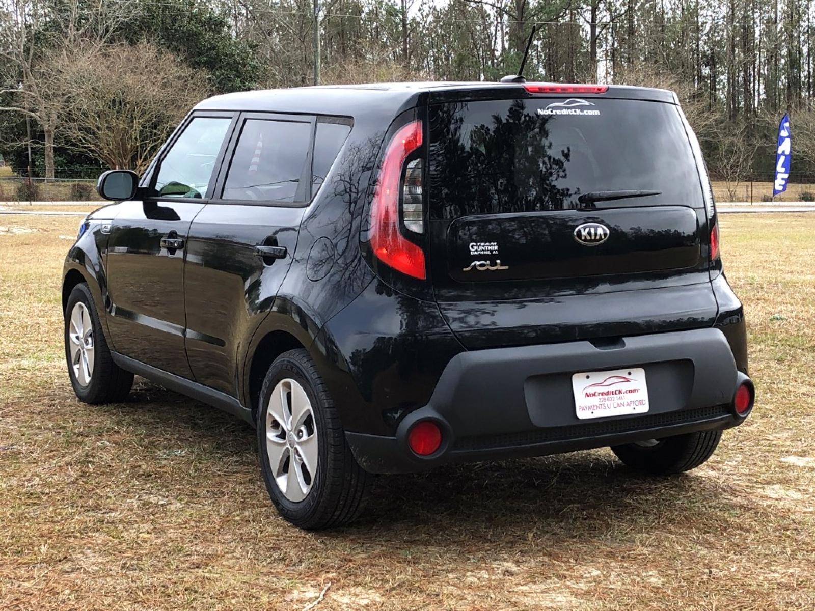 2015 Black Kia Soul Base (KNDJN2A20F7) with an 1.6L L4 DOHC 16V engine, Automatic transmission, located at 18001 Kellogg Rd, Saucier, MS, 39574, (228) 832-1441, 39.421459, -76.641457 - Photo #3